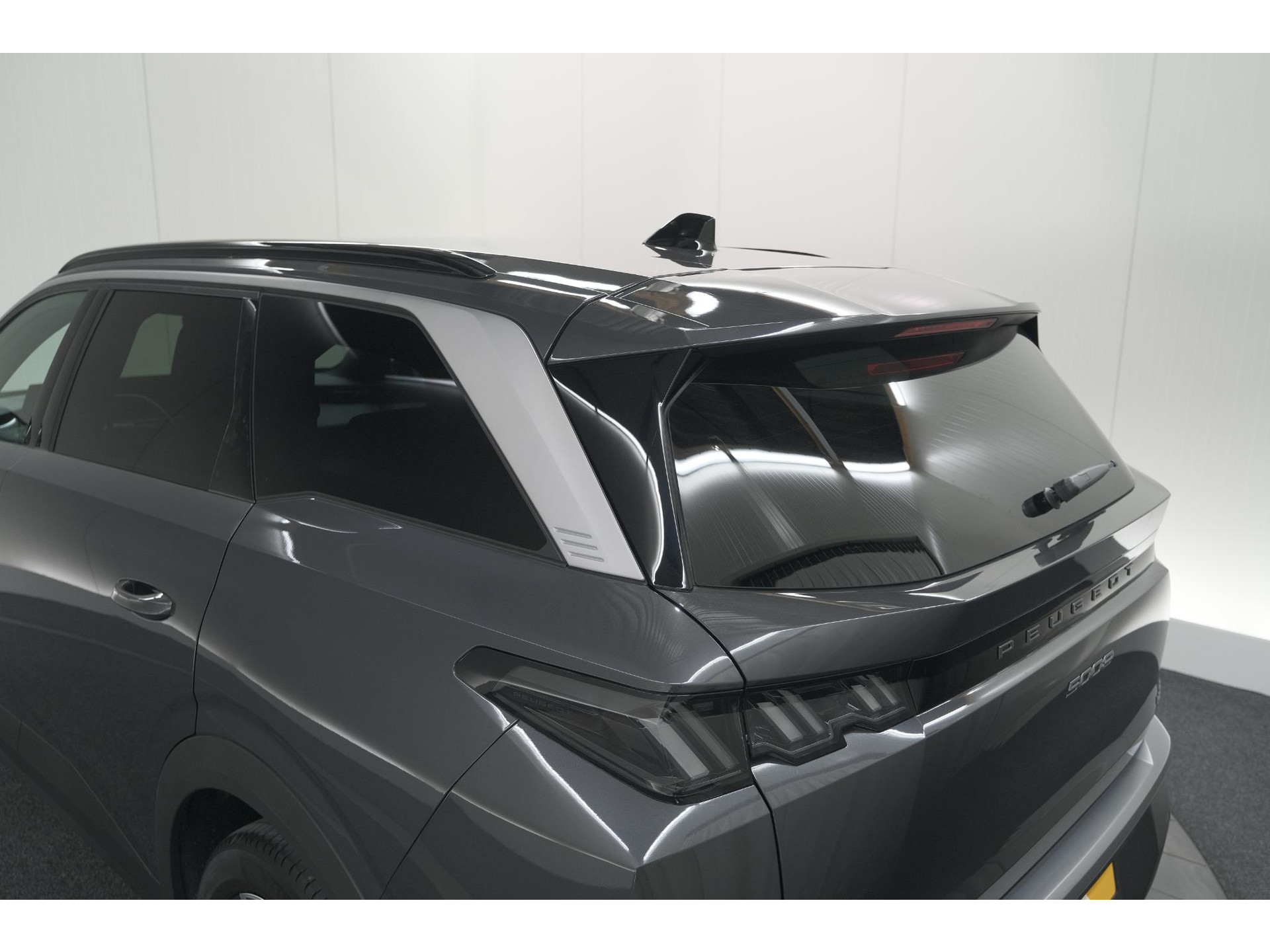 Peugeot 5008 1.2 Hybrid 136 e-DCS6 Allure | 7 Zitplaatsen | Camera | Stoelverwarming | Navigatie