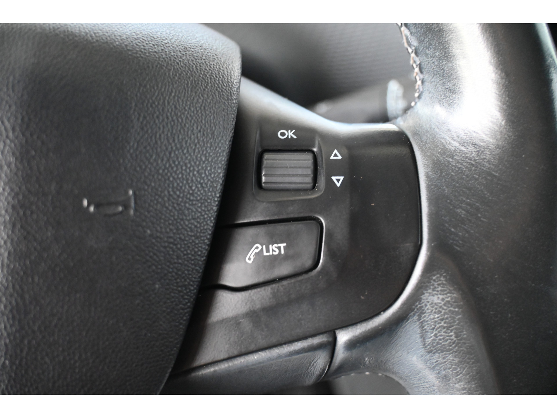 Peugeot 2008 1.6 e-HDi Blue Lease Executive Nap! Clima Navigatie Cruise control Lichtmetaal 100% Onderhouden! Inruil Mogelijk!