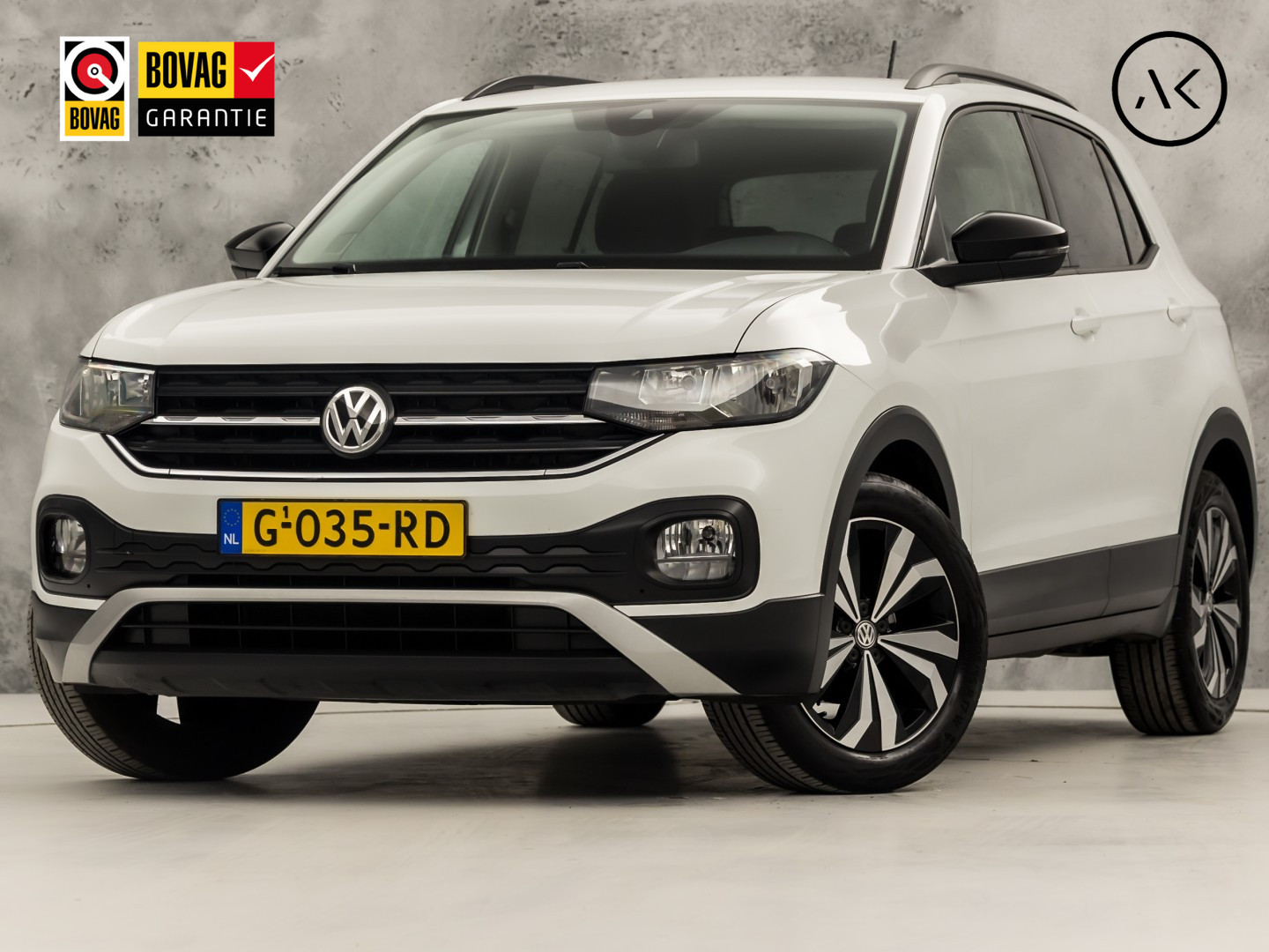 Volkswagen T-Cross 1.0 TSI Sport (APPLE CARPLAY, CAMERA, GETINT GLAS, CRUISE, LM VELGEN, SPORTSTOELEN, NIEUWSTAAT)