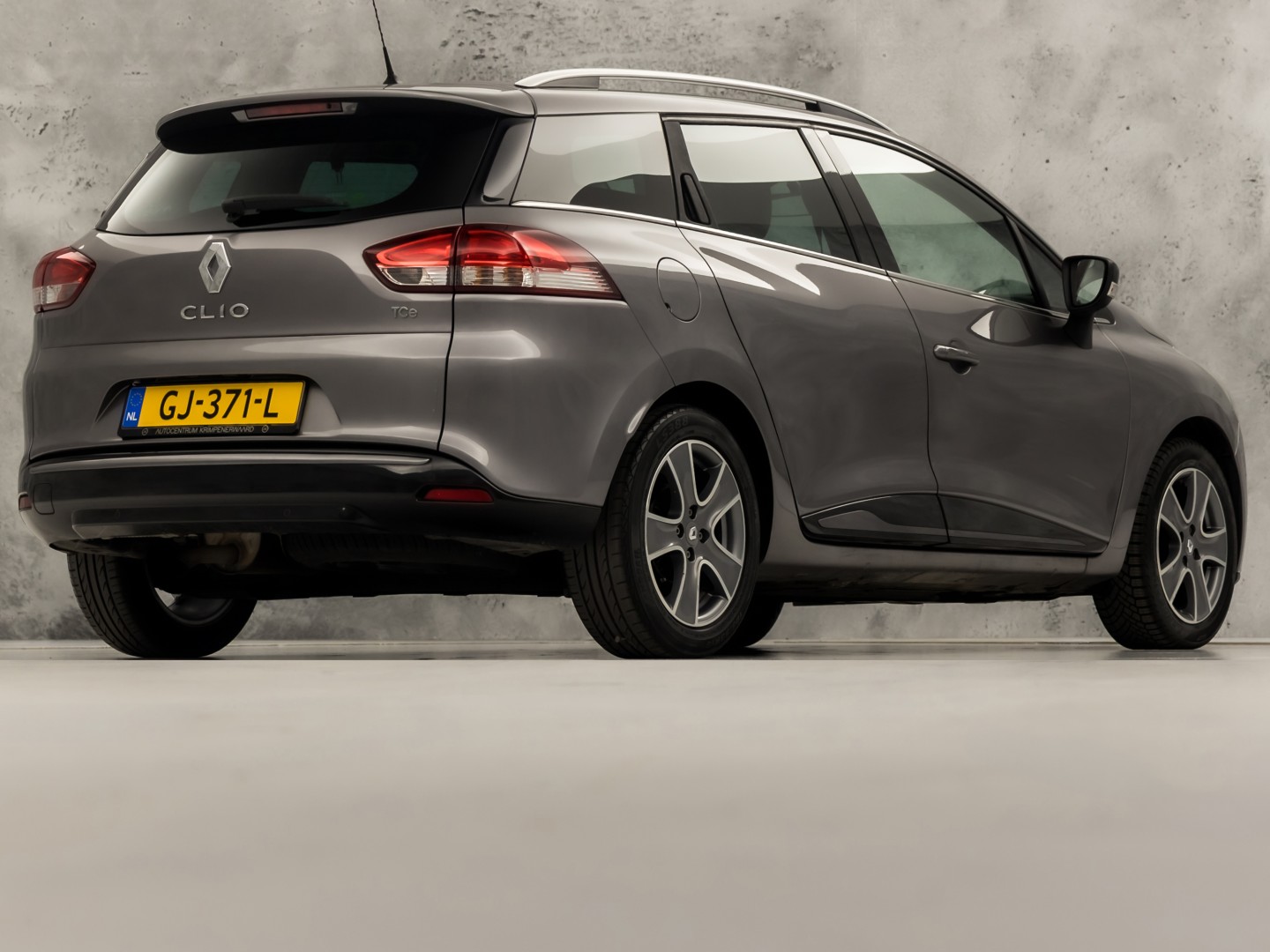 Renault Clio Estate 0.9 TCe Dynamic Sport (NAVIGATIE, LM VELGEN, GETINT GLAS, SPORTSTOELEN, CRUISE, PARKEERSENSOREN, NIEUWE APK, NIEUWSTAAT)