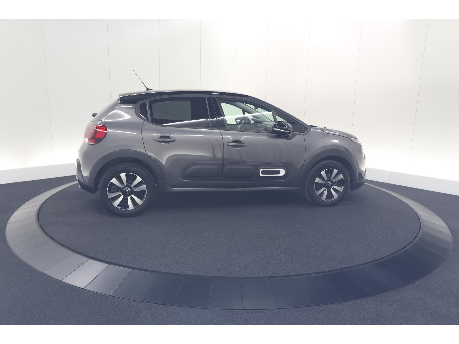 Citroen C3 PureTech 82 Feel Edition | Apple Carplay | Parkeersensoren | Navigatie | Climate Control | 16 Inch Velgen