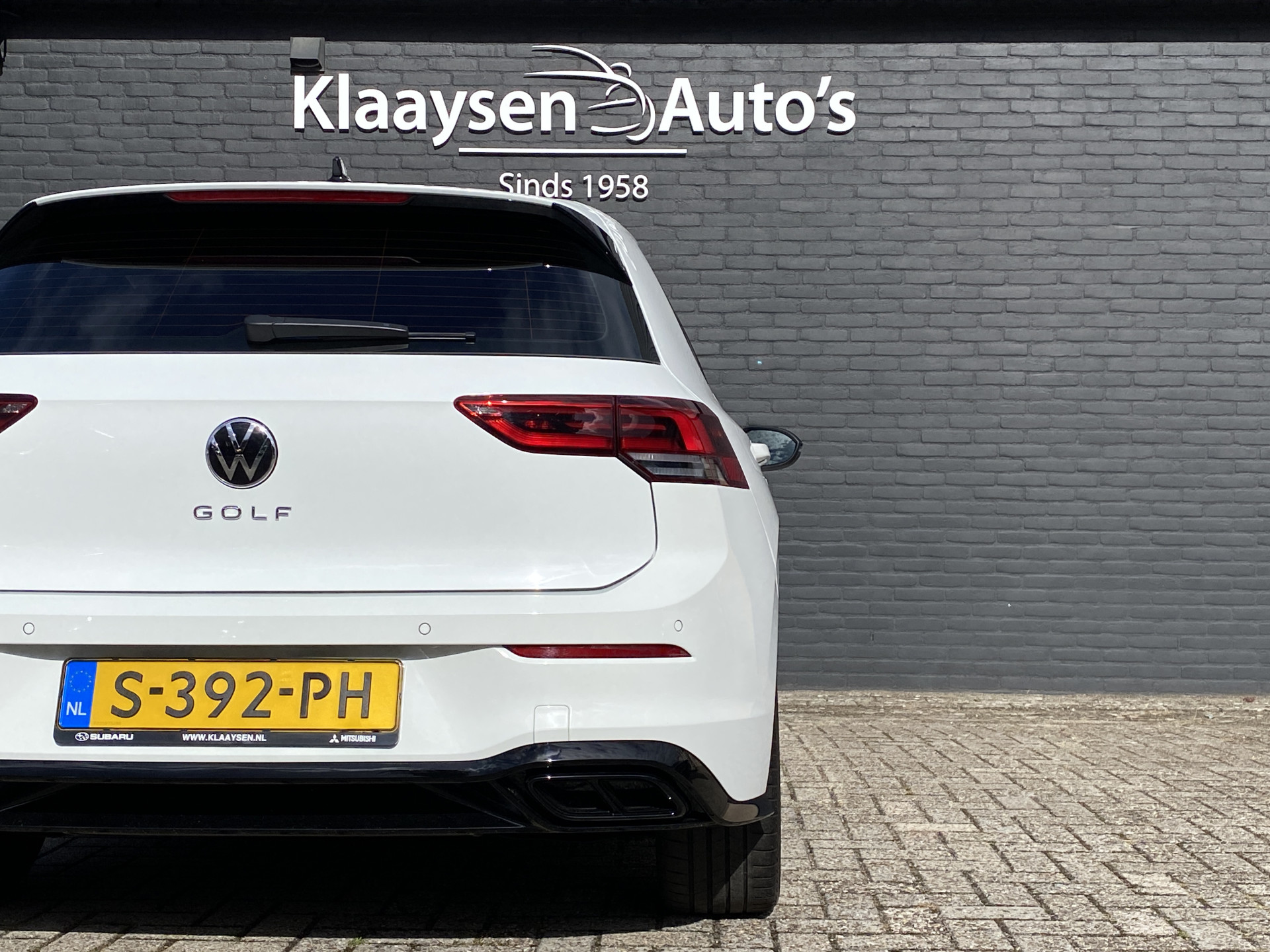 Volkswagen Golf 1.5 eTSI R-Line 150 pk Business+ | 1e eigenaar | navigatie | IQ light | camera | sfeerverlichting | stoel-stuurverw.