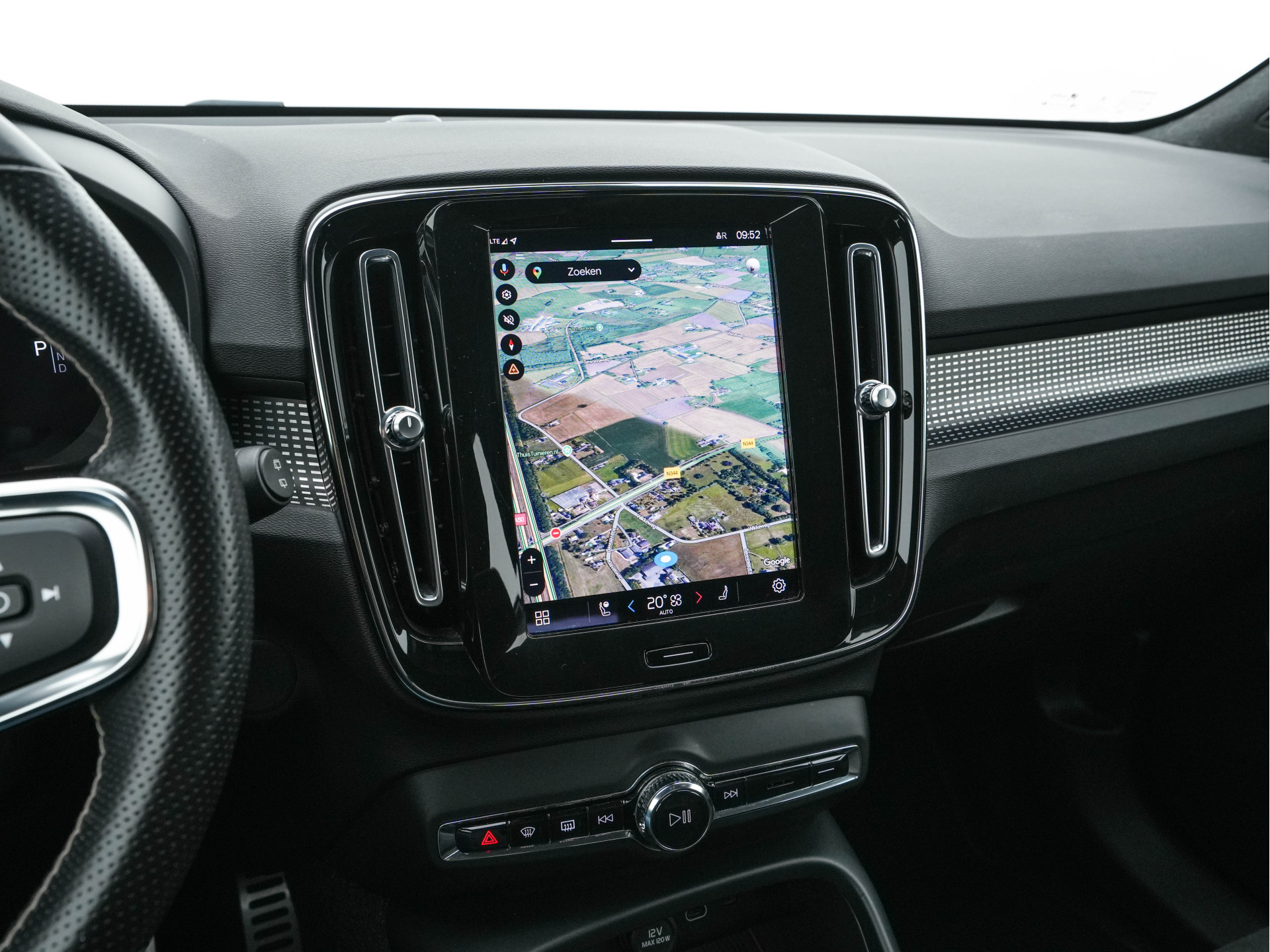 Volvo XC40 Recharge P8 AWD R-Design [ 3-Fase ] {SOH-89%} (INCL-BTW) *LEATHER-ALCANTARA | DIGI-COCKPIT | FULL-LED | PREMIUM-AUDIO | TOP-VIEW | CARPLAY | NAVI-FULLMAP | ECC | PDC | KEYLESS | HEATED-SPORTSEATS | BLIS | PRIVACY-GLASS | TOWBAR | 19 "ALU