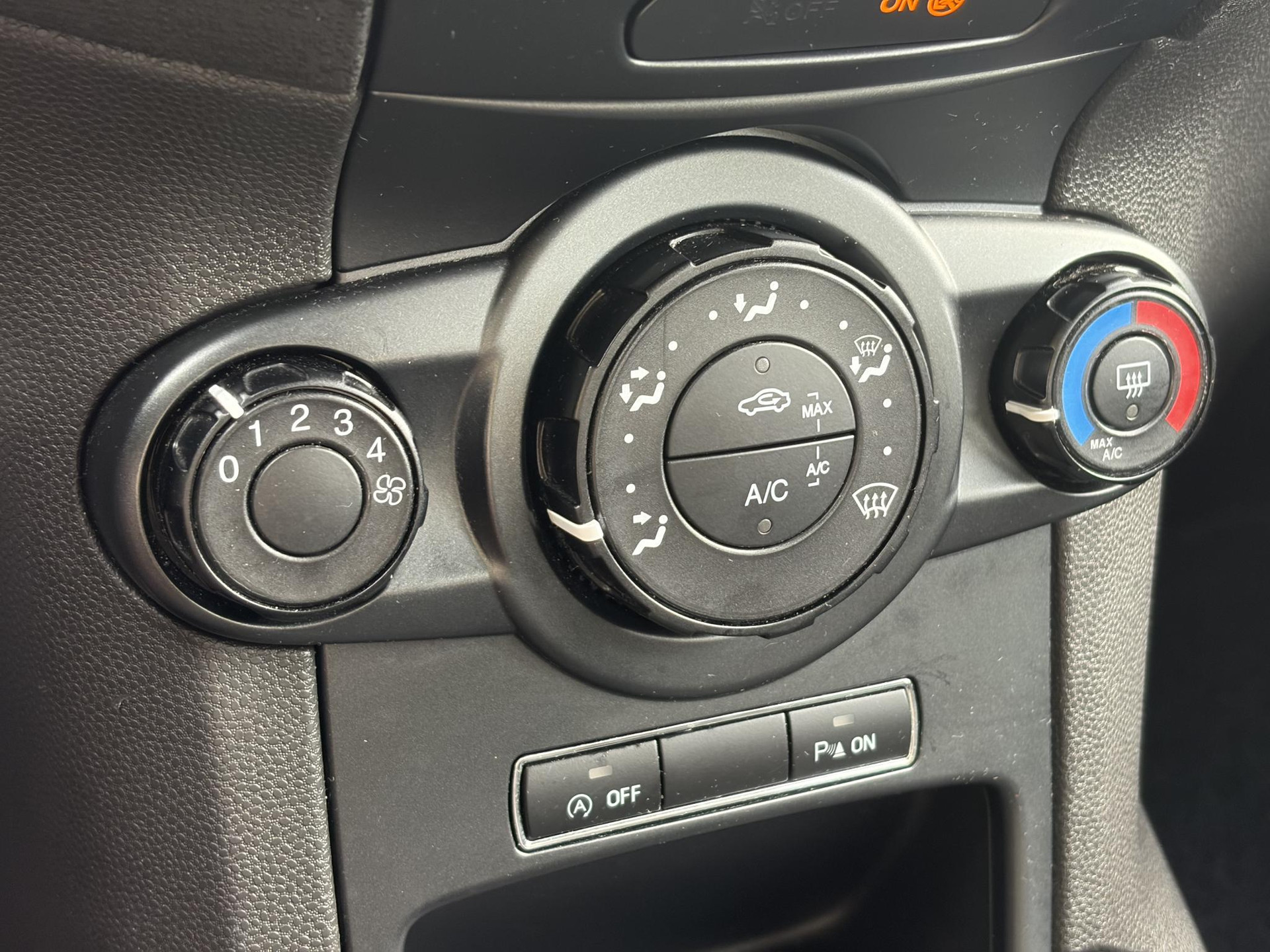 Ford Fiesta 1.0 Style Ultimate 2e Eigenaar l Navi l Airco l Cruise l Lm velgen l Pdc V+A l N.A.P l 5 Deurs l Weinig km l Zeer Zuinig l Apk tot 04-2027