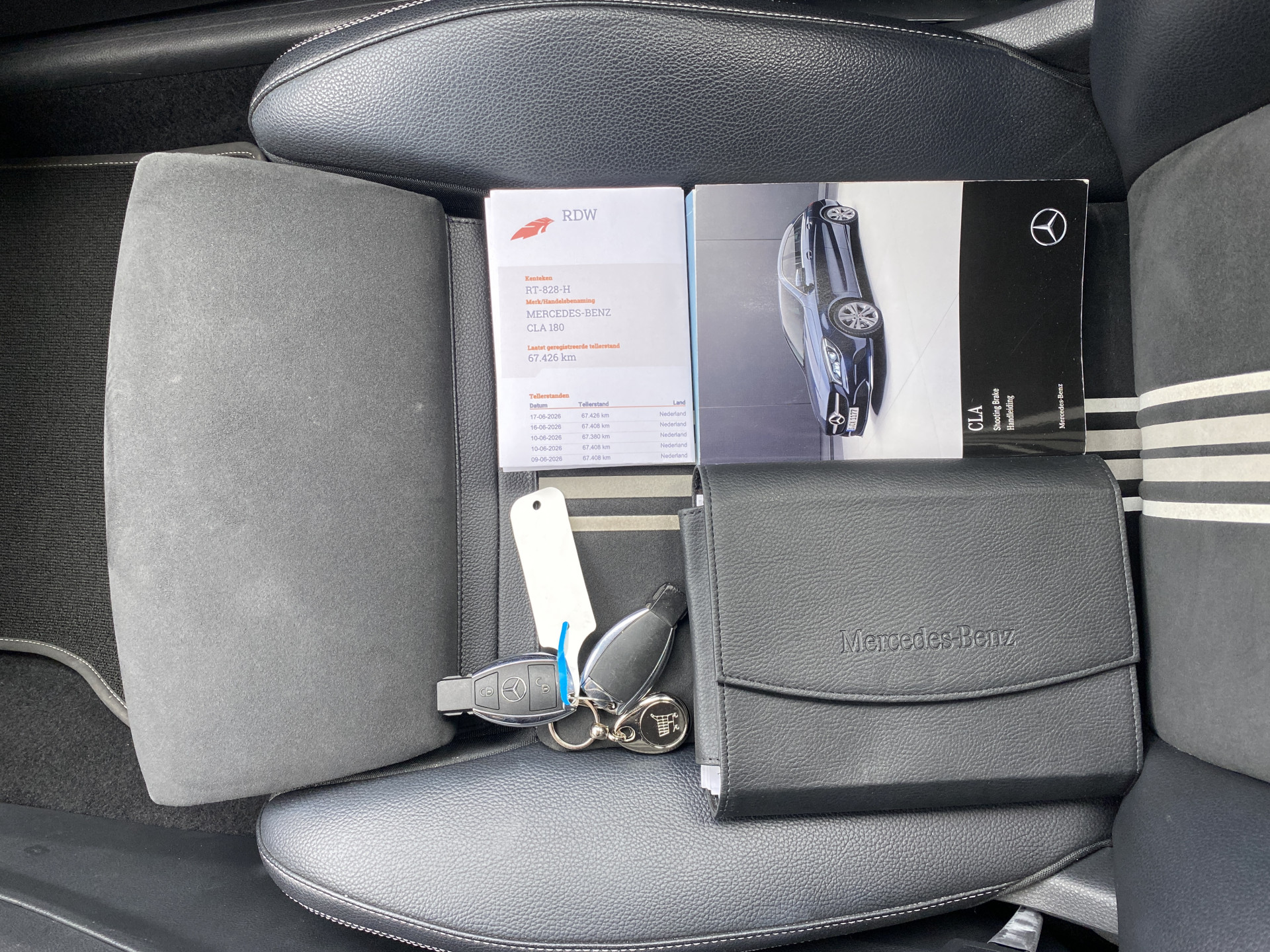 Mercedes-Benz CLA-klasse Shooting Brake 180 AMG Edition AUT. | 1e eigenaar | dealer onderh. | navigatie | a. carplay | alcantara interieur