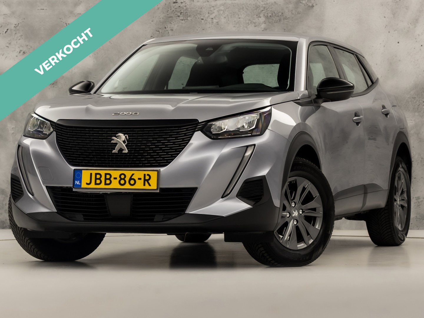 Peugeot 2008 1.2 PureTech Sport 131Pk Automaat (APPLE CARPLAY, GROOT NAVI, LM VELGEN, SPORTSTOELEN, PARKEERSENSOREN, LANE ASSIST, NIEUWSTAAT)