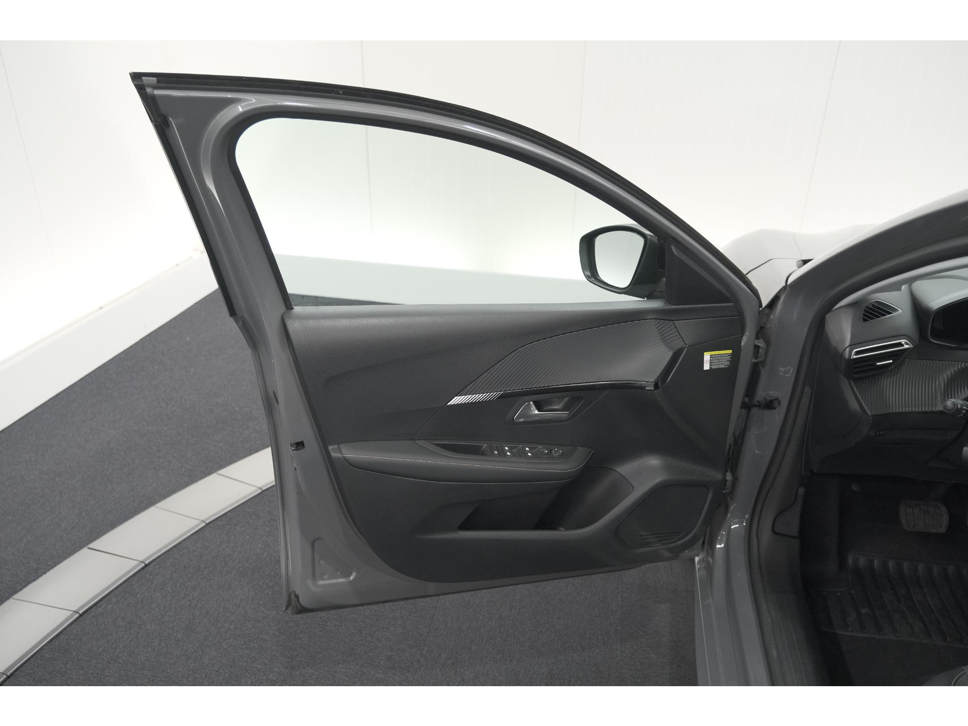 Peugeot 208 1.2 Hybrid 110 e-DCS6 Allure | Apple Carplay | Parkeersensoren Voor + Achter | Climate Control
