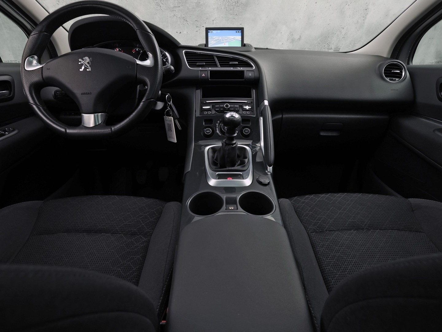 Peugeot 3008 1.2 PureTech Sport (PANORAMADAK, NAVIGATIE, CLIMATE, GETINT GLAS, SPORTSTOELEN, CRUISE, PARKEERSENSOREN, NIEUWSTAAT)
