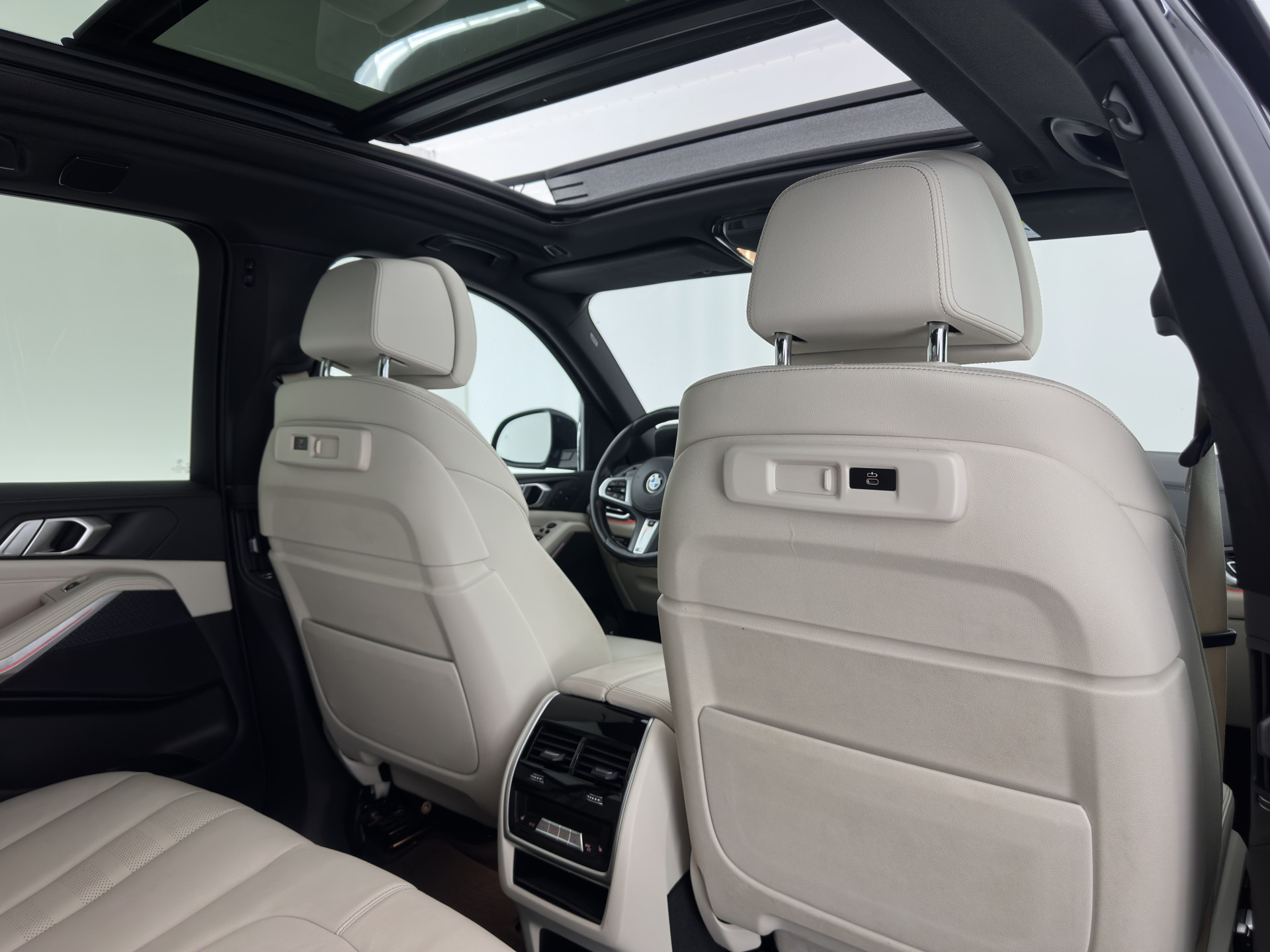 BMW X5 xDrive45e M-Sportpack High Executive (INCL-BTW) Aut. *PANO | LEATHER | HEAD-UP | LASER-LED | SOFT-CLOSE | ADAPTIVE-CRUISE | HIFI-SOUND | BLIND-SPOT | MEMORY-PACK | TOP-VIEW | DIGI-COCKPIT | NAVI-FULLMAP | PRIVACY-GLASS | ...