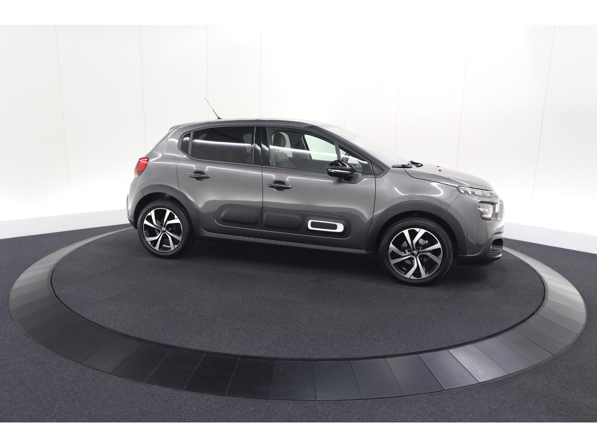 Citroen C3 PureTech 82 Max | Trekhaak | Keyless | Camera | Parkeersensoren | Navigatie | Stoelverwarming