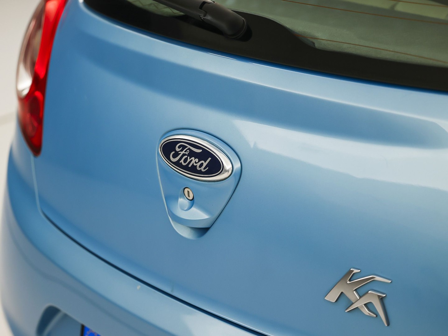 Ford Ka 1.2 Titanium (AIRCO, RADIO, SPORTSTOELEN, ELEK RAMEN, NIEUWE APK, NIEUWSTAAT)