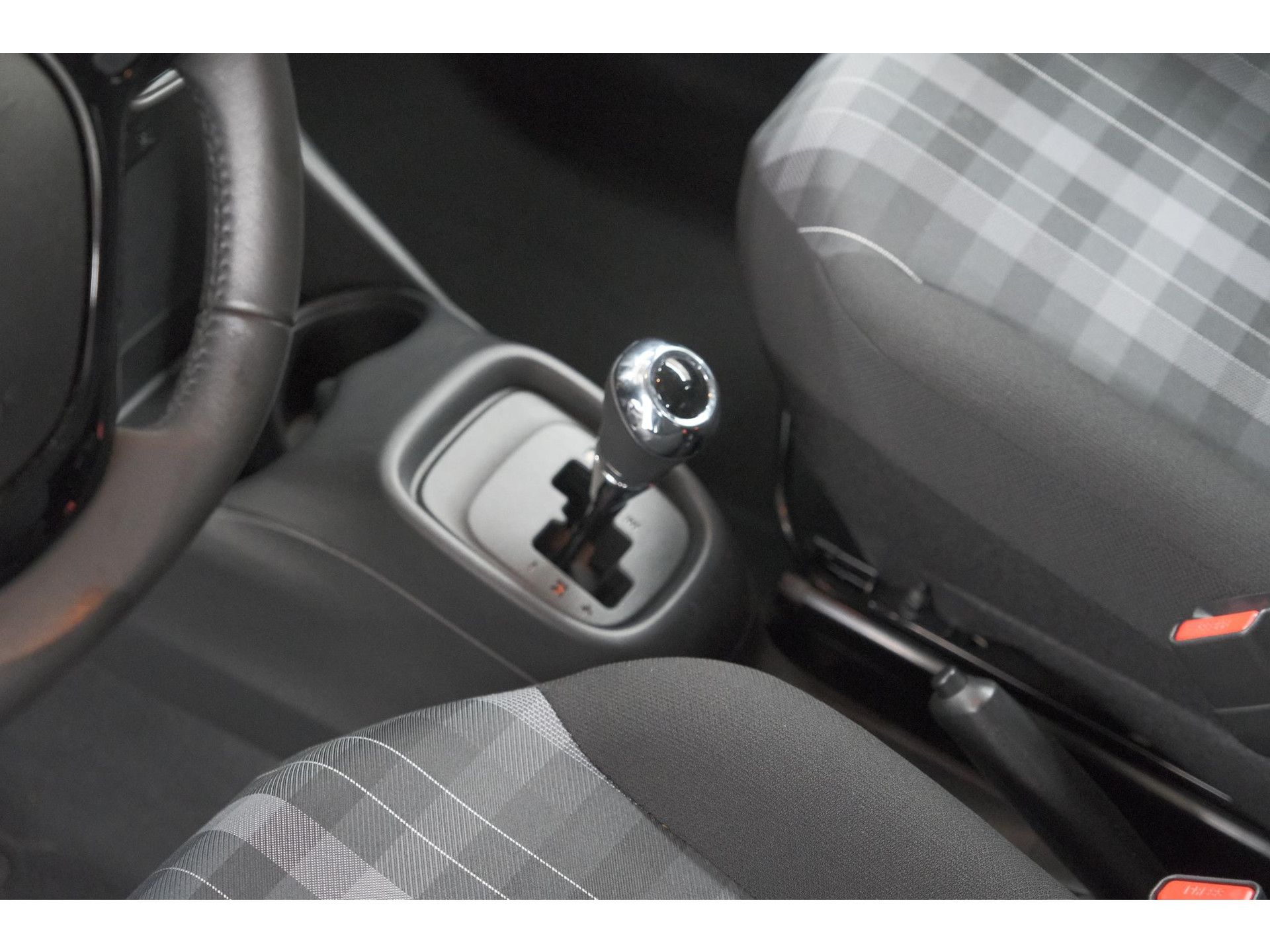 Peugeot 108 1.0 e-VTi Active | Unieke Auto! | Automaat | Airco | Getint Glas | Bluetooth Radio | 5 Deurs