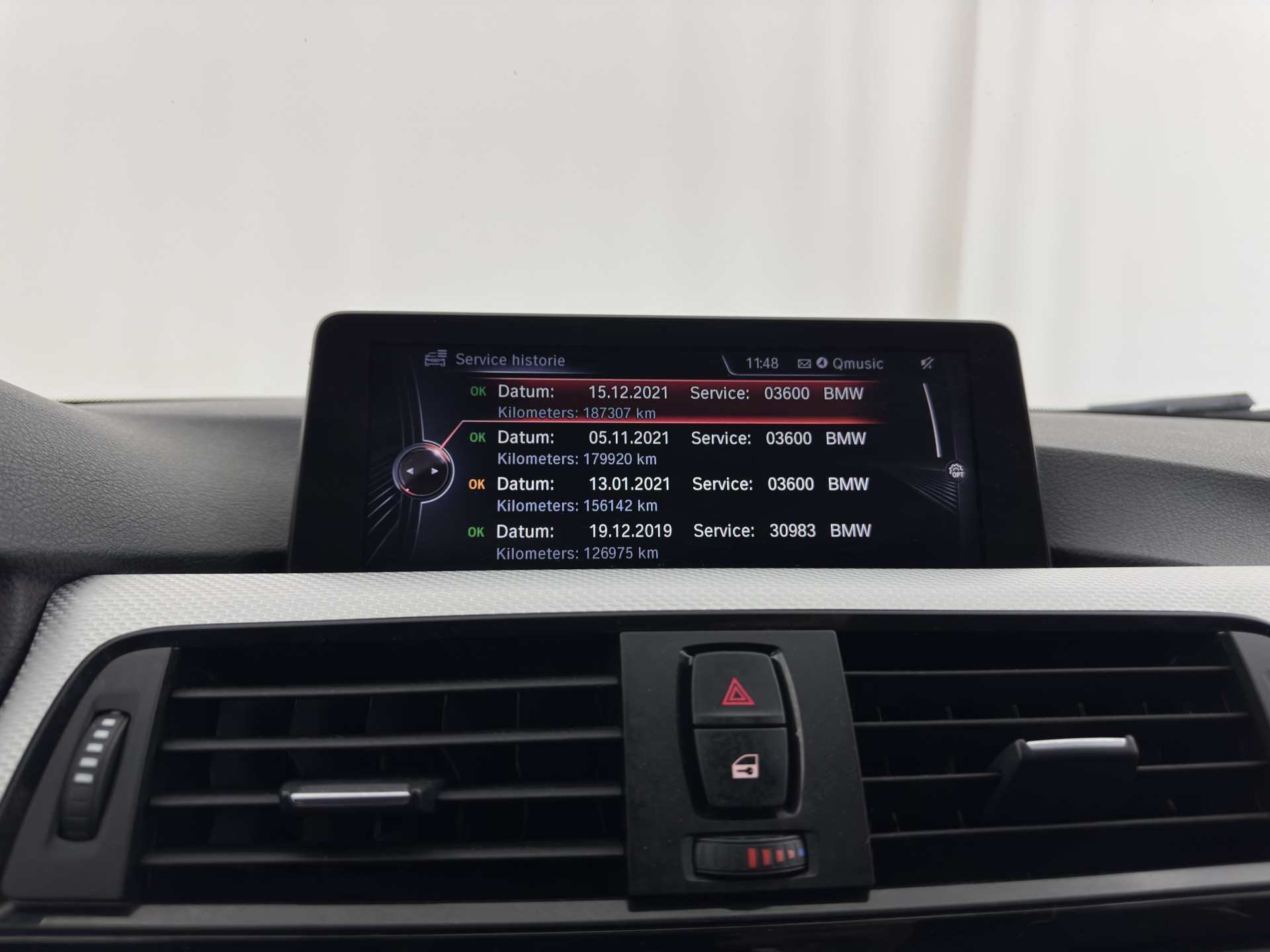 BMW 3-serie Touring 330d xDrive M-Aerodynamica-Pack High-Executive Aut * LEATHER | NAVI-FULLMAP | XENON | HEATED-SPORTSEATS | SHIFT-PADDLES | PDC | PRIVACY-GLASS | KEYLESS | CAMERA | TOWBAR | 18''ALU*