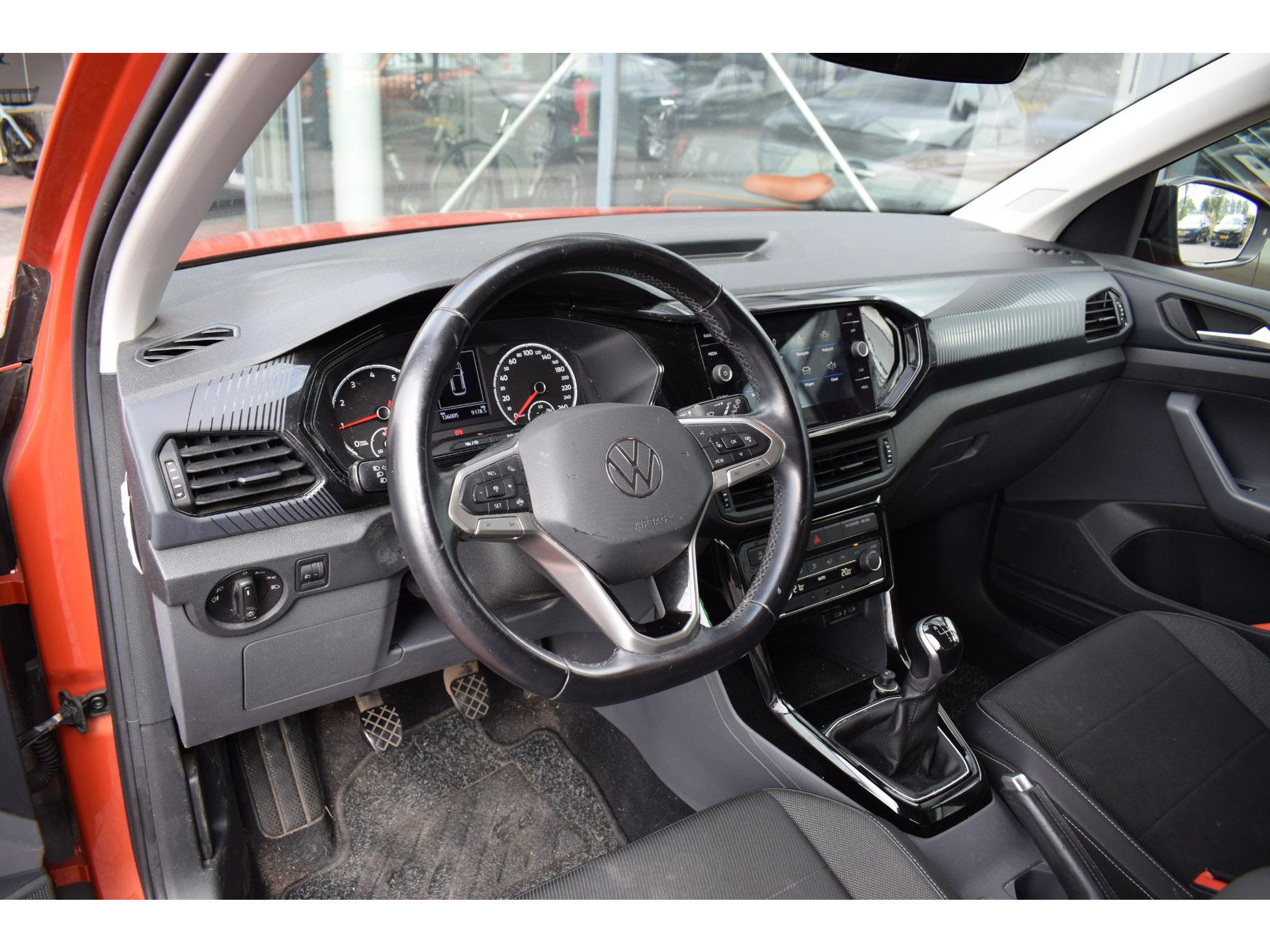 Volkswagen T-Cross 1.0 TSI Life | Apple CarPlay | Half Leer | ACC | Climate