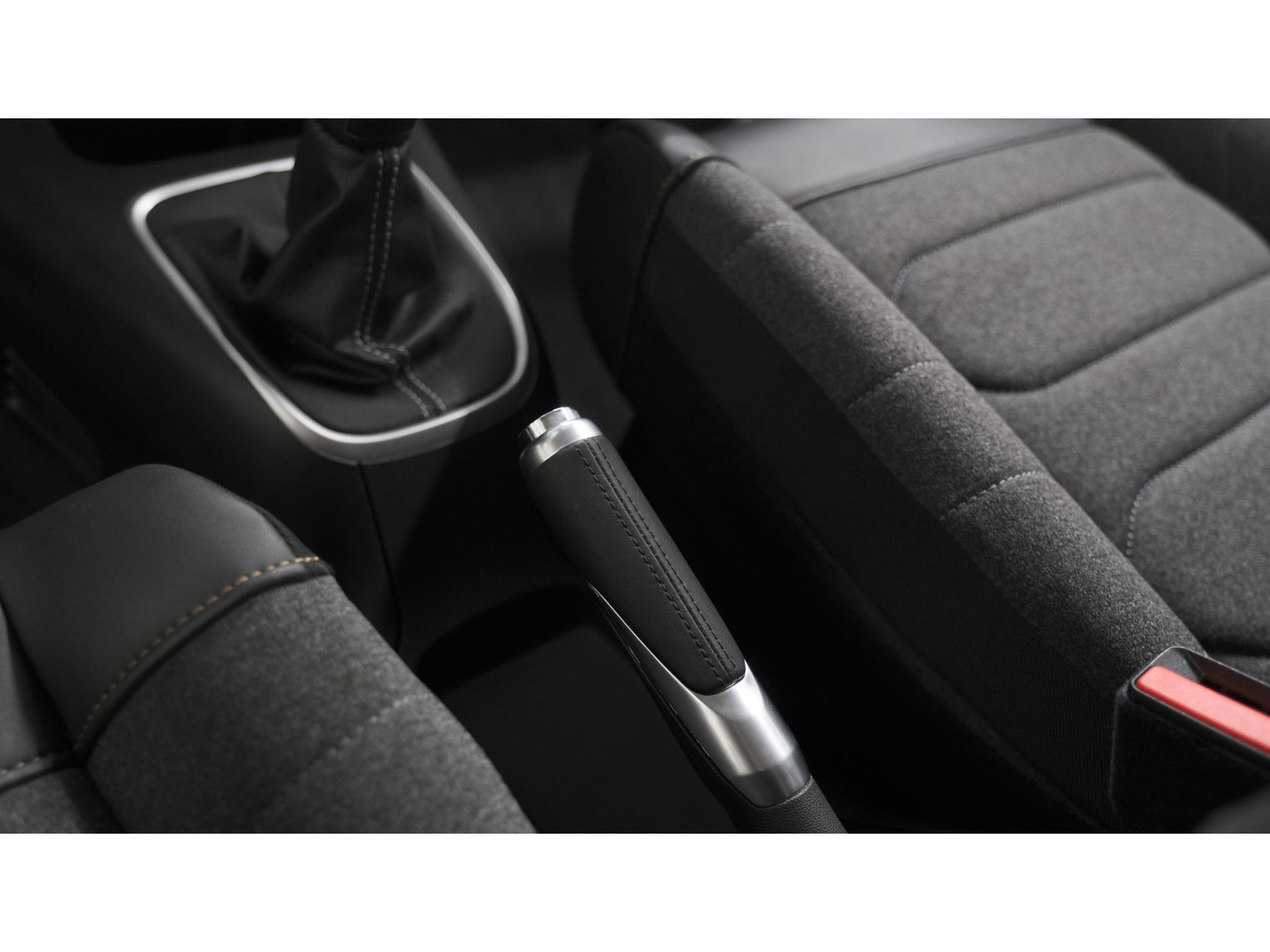 Citroen C3 PureTech 82 Feel Edition | Apple Carplay | Parkeersensoren | Navigatie | Climate Control | 16 Inch Velgen