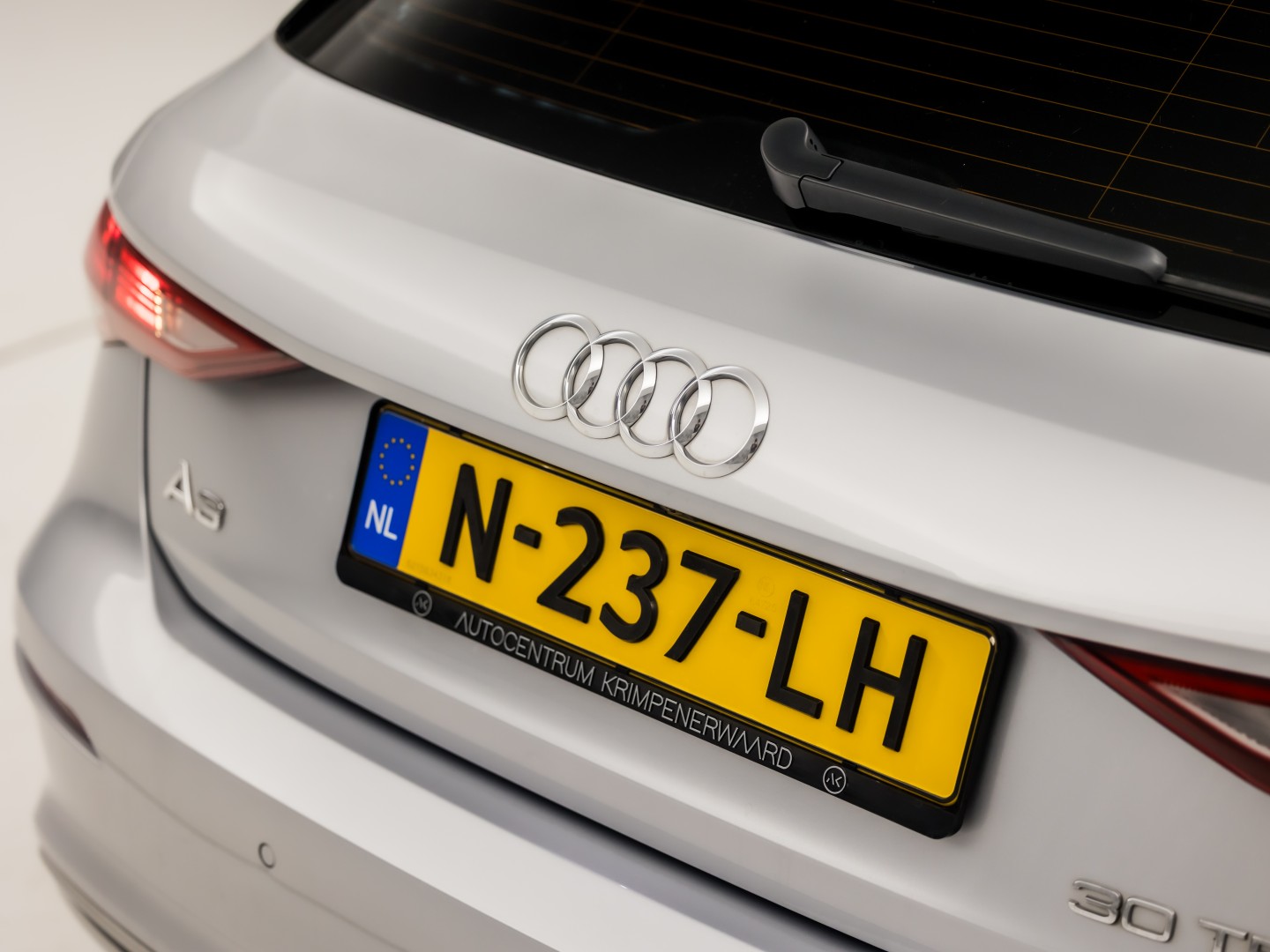 Audi A3 Sportback 30 TFSI Sport (APPLE CARPLAY, GROOT NAVI, CAMERA, ELEK STOEL, ADAPTIVE CRUISE, STOELVERWARMING, SPORTSTOELEN, GETINT GLAS, KEYLESS START, NIEUWSTAAT)