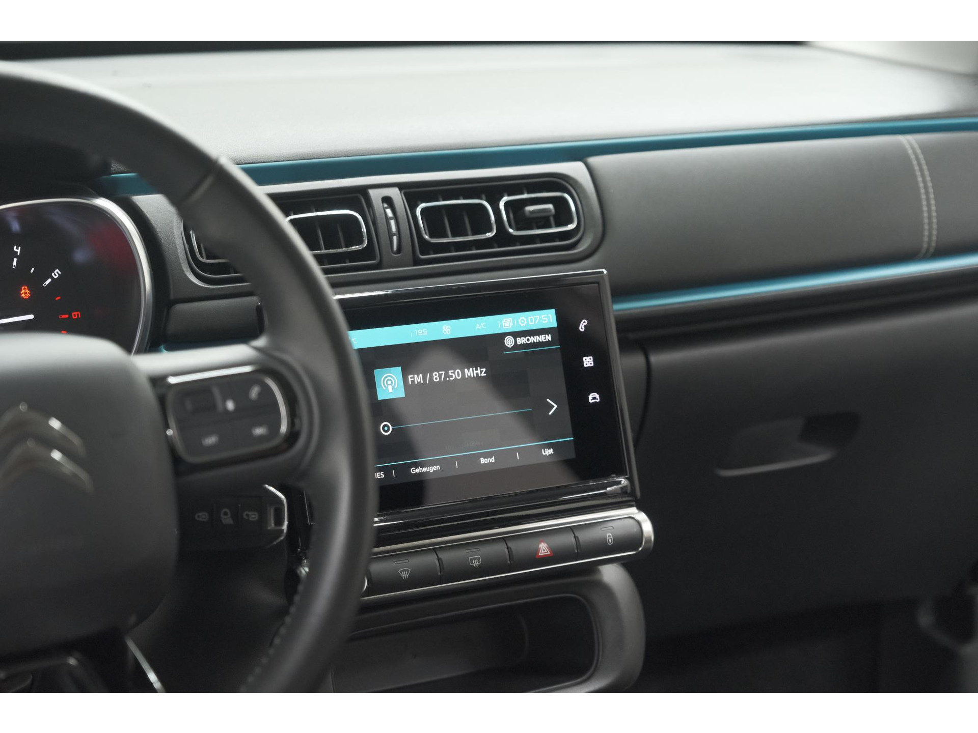 Citroen C3 PureTech 110 EAT6 Shine | Camera | Navigatie | Parkeersensoren | Apple Carplay | 17 Inch Lichtmetalen Velgen
