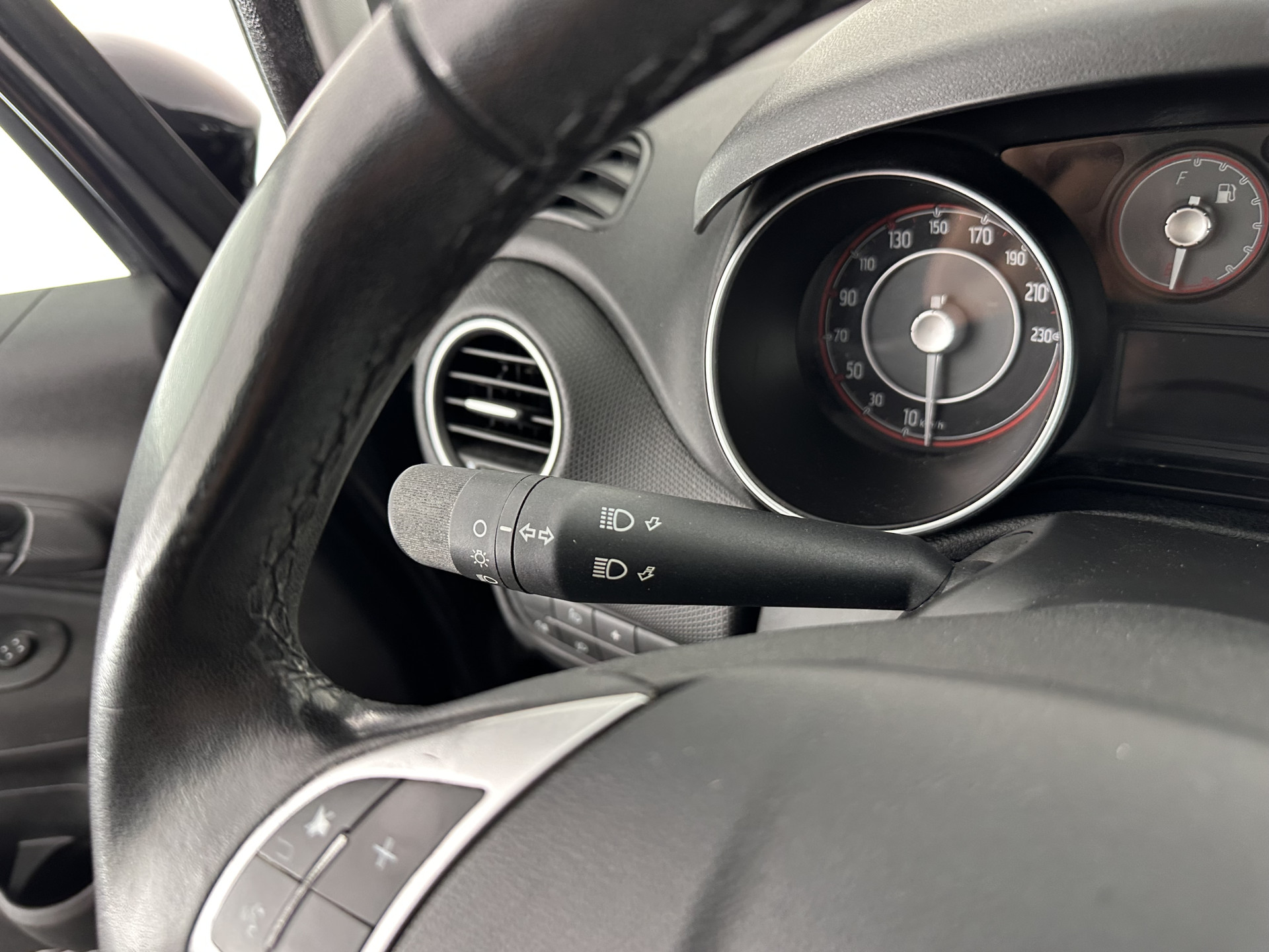 Fiat Punto Evo 1.3 M-Jet Street Pack-Easy *AIRCO | CRUISE | COMFORT-SEATS | SIDE-SKIRTS | PDC | TOWBAR | RADIO-CD | 15"ALU*