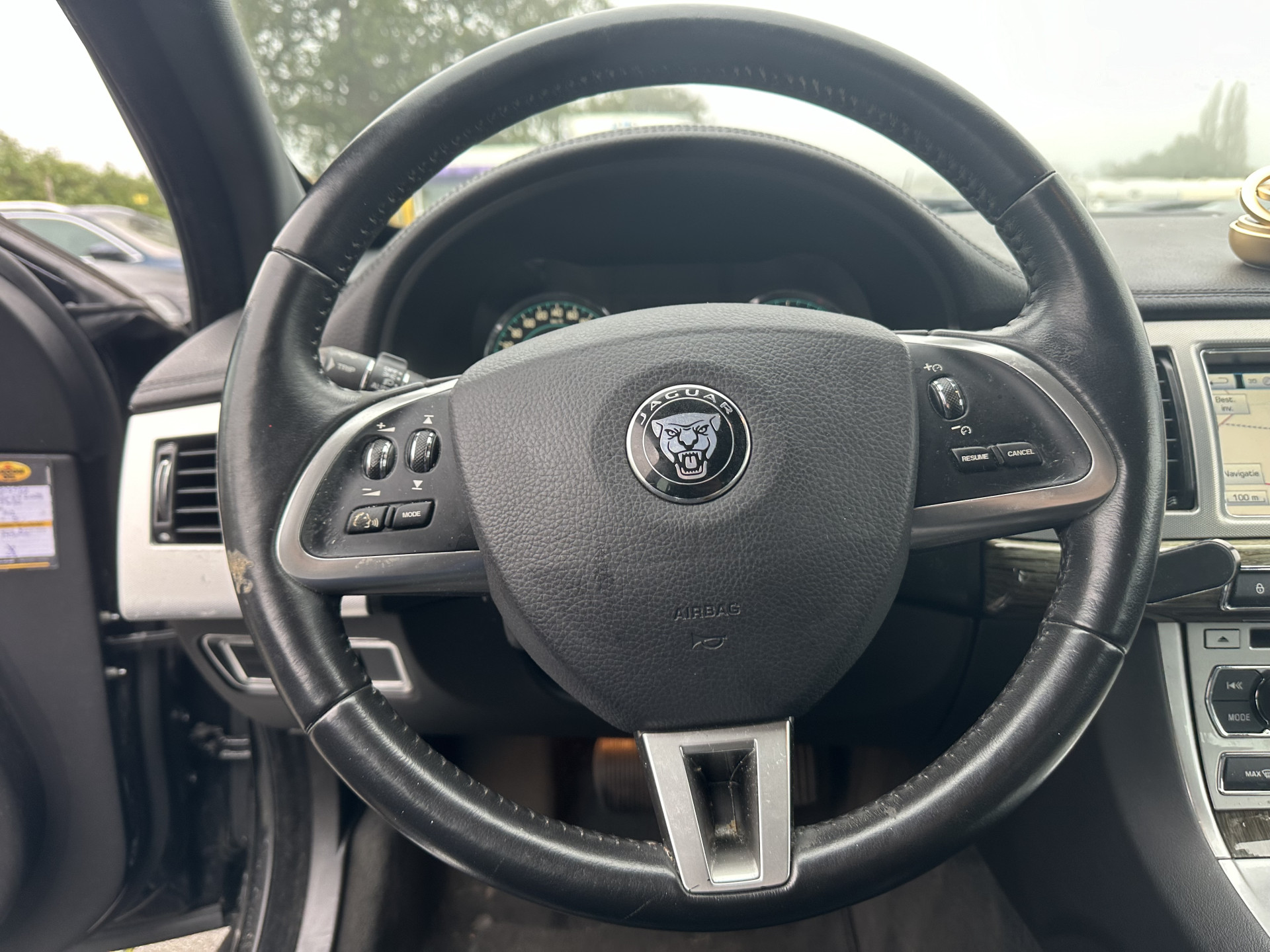 Jaguar XF 2.2D Aut. *LEATHER  | BI-XENON | NAVI-FULLMAP | CAMERA | ECC | PDC | CRUISE | HEATED-COMFORT-SEATS | KEYLESS | SHIFT-PADDLES | TOWBAR | 17"ALU*