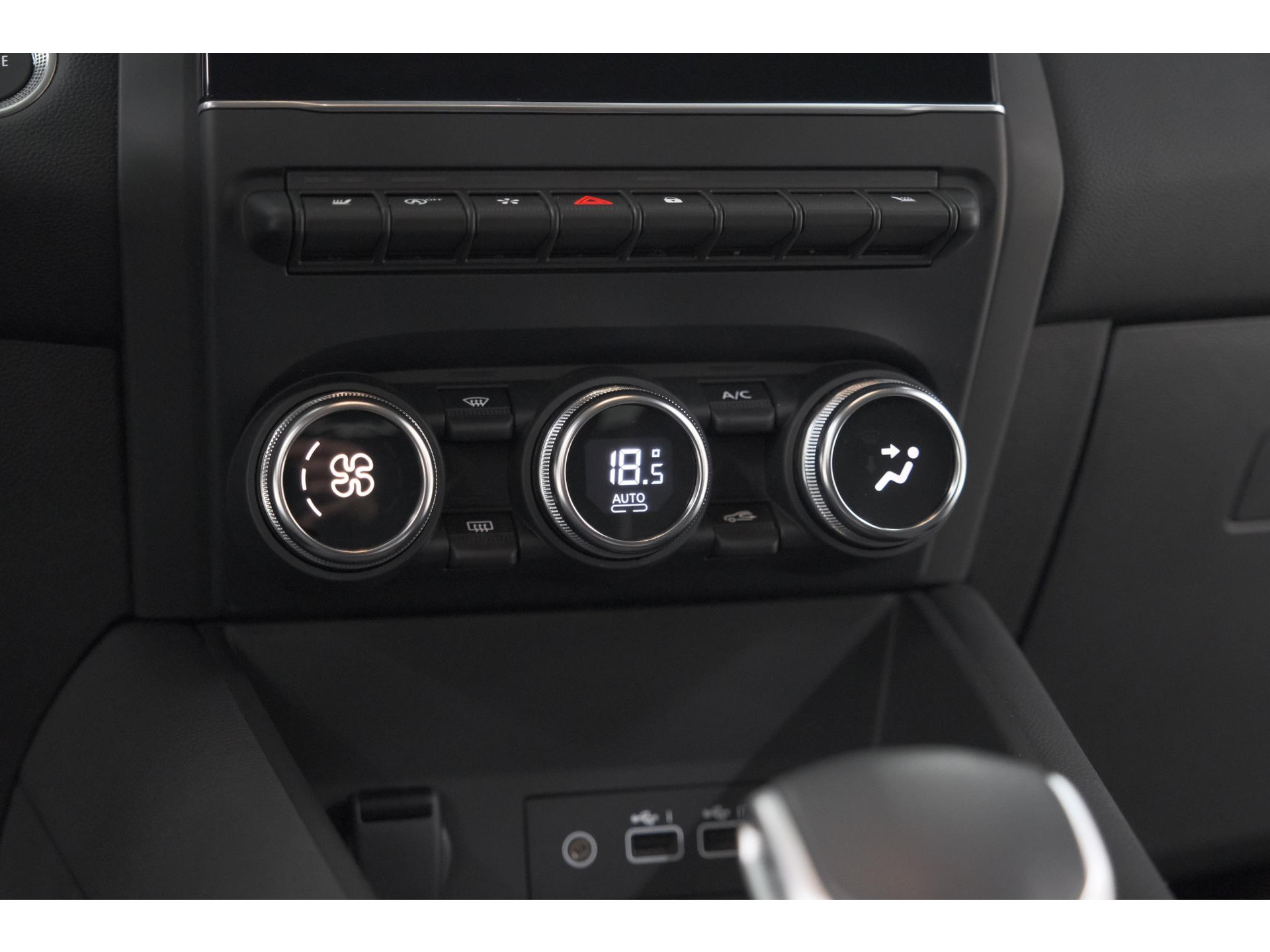 Renault Captur Mild Hybrid 140 EDC Techno | Camera | 9.3 Inch Scherm | Apple Carplay | Parkeersensoren | Allseason Banden | Stoelverwarming