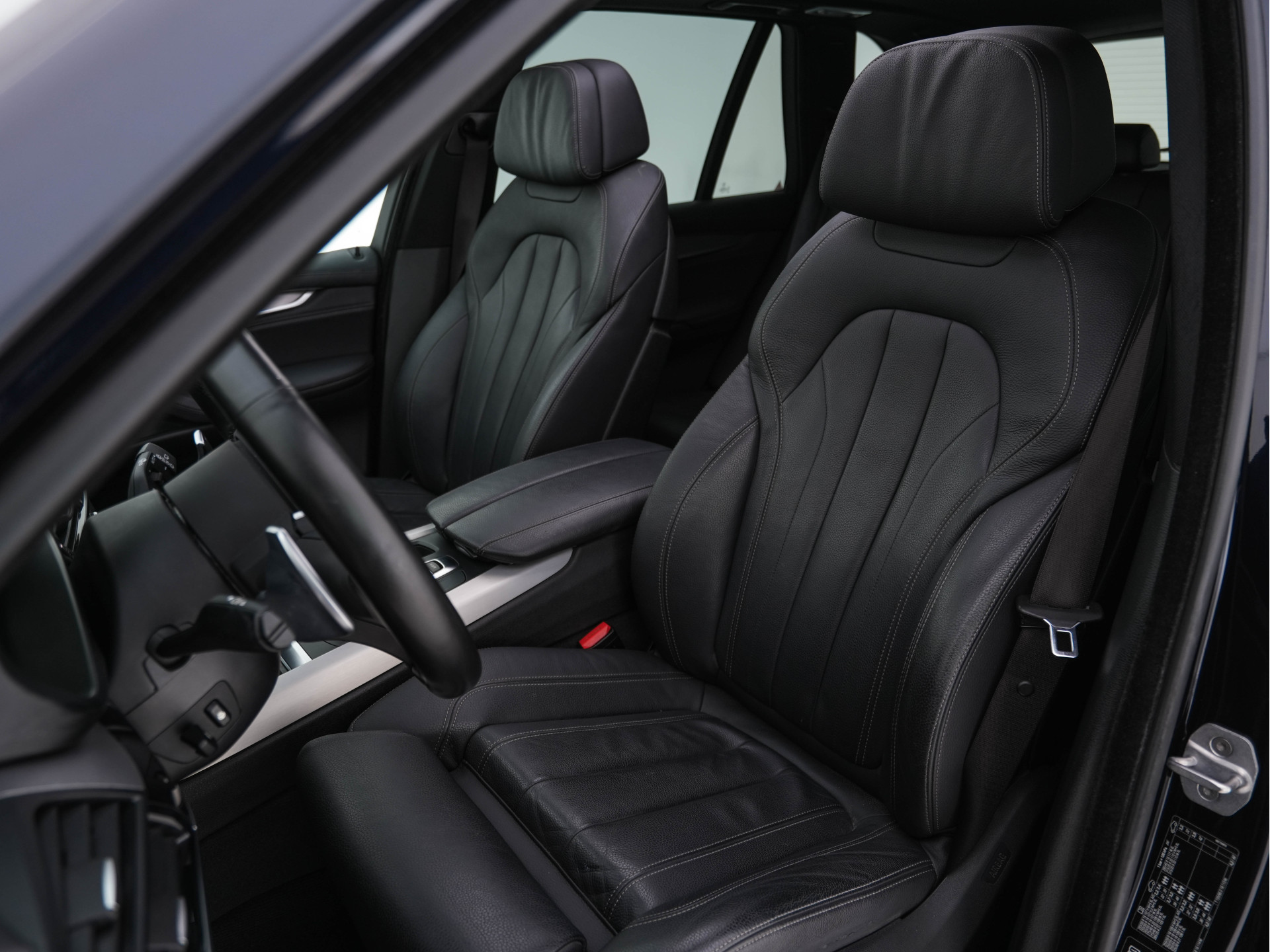 BMW X5 xDrive30d High Executive M-Sportpack Aut. *PANO | LUXURY-LEATHER | FULL-LED | HARMAN/KARDON-SURROUND | HEAD-UP | MEMORY-PACK | DIGI-COCKPIT | KEYLESS | CAMERA | NAVI-FULLMAP | AMBIENT-LIGHT | HEATED-COMFORT-SEATS | SHIFT-PADDLES