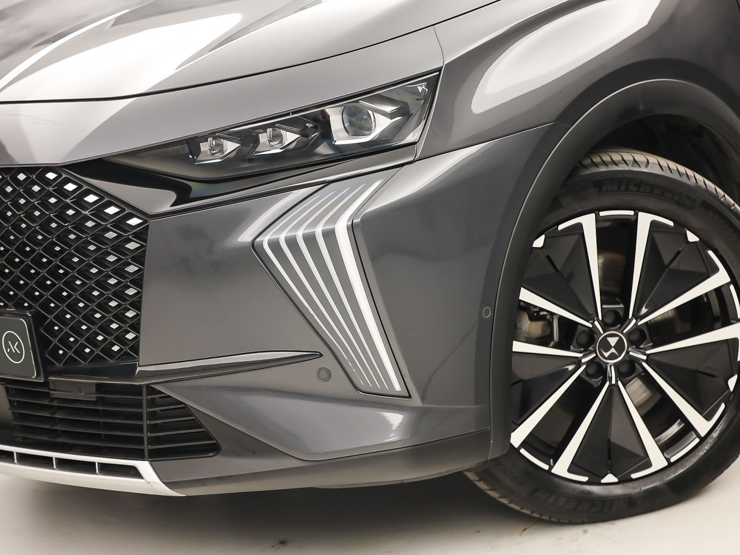 DS 7 1.6 PHEV 225 Etoile 225Pk Automaat (PANORAMADAK, MEMORY SEATS, LEDER, 360 CAMERA, SPORTSTOELEN, STOELVERWARMING, GETINT GLAS, ADAPTIVE CRUISE, KEYLESS, NIEUWSTAAT)