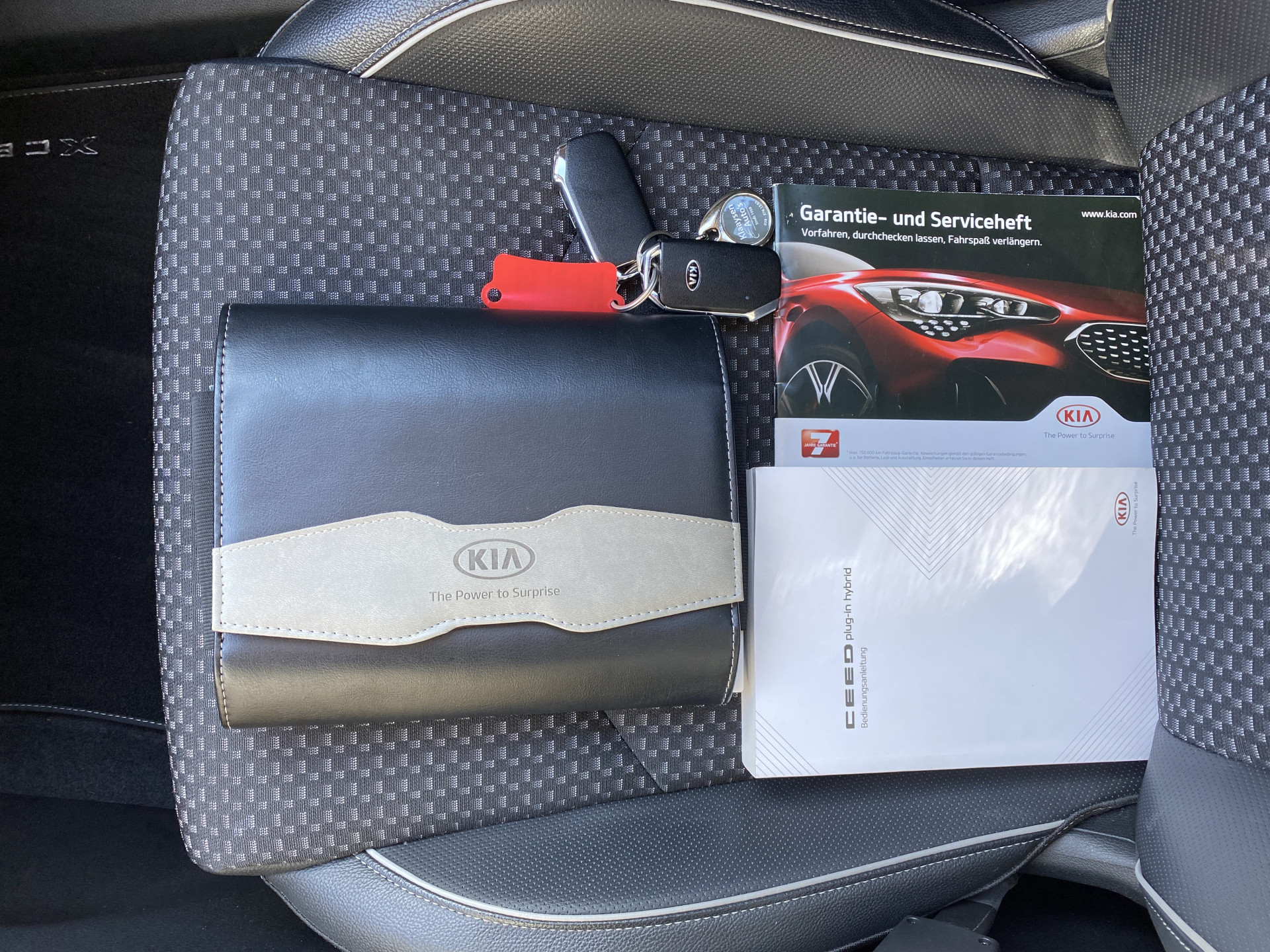 Kia XCeed 1.6 GDi PHEV 140 pk DynamicPlusLine | navigatie | stoel/stuurverwarming | camera | keyless go | incl. winterset