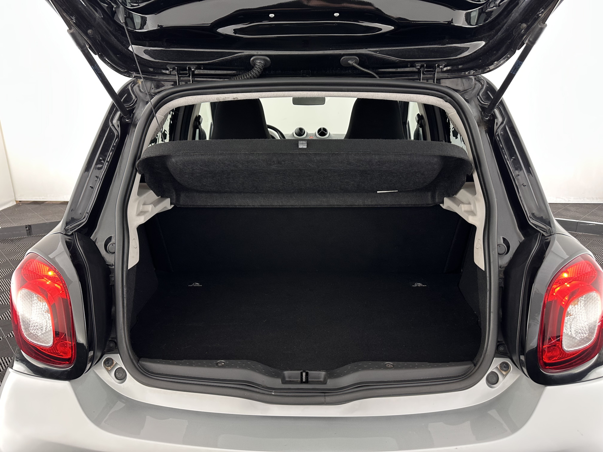 Smart forfour 1.0 Essential Edition *AIRCO | CRUISE | COMFORTSEATS | RADIO-MP3*