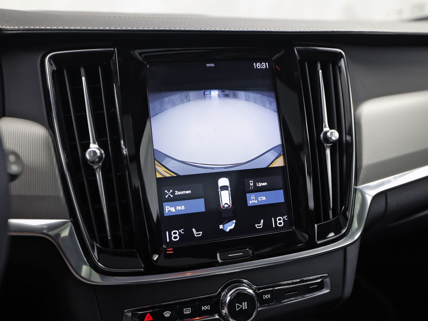 Volvo V90 2.0 T4 R-Design Automaat 190Pk (PANORAMADAK, HARMAN/KARDON, MEMORY SEATS, APPLE CARPLAY, GETINT GLAS, CAMERA, STOELVERWARMING, LEDER, NIEUWE APK, NIEUWSTAAT)