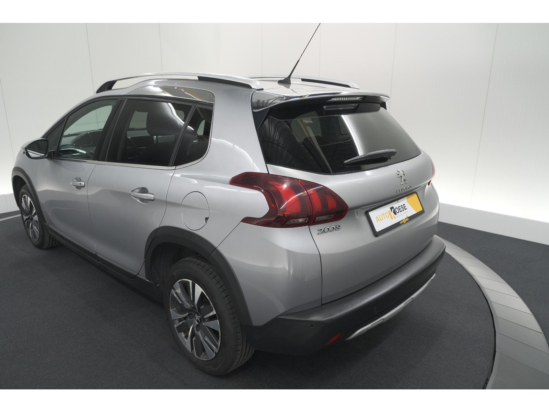 Peugeot 2008 PureTech 110 Allure | Panoramadak | Apple Carplay | Navigatie | Parkeersensoren
