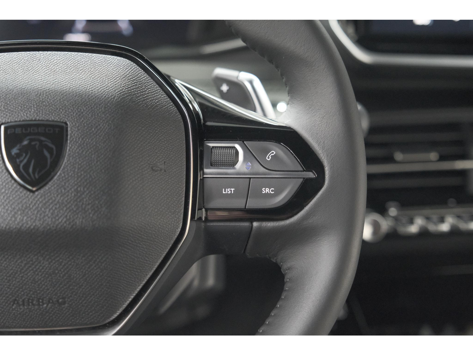 Peugeot 2008 1.2 Hybrid 145 Allure | 360 Camera | Adaptieve Cruise Control | Dodehoekdetectie | Apple Carplay