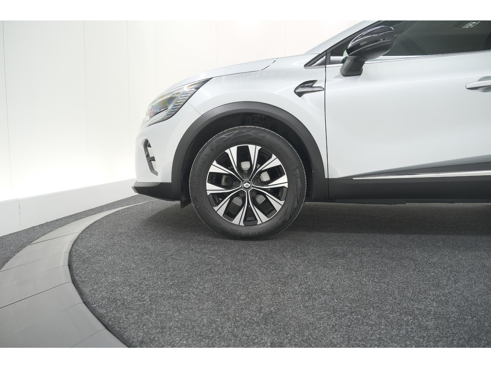 Renault Captur Mild Hybrid 140 EDC Techno | Camera | 9.3 Inch Groot Scherm | Stoelverwarming | Apple Carplay