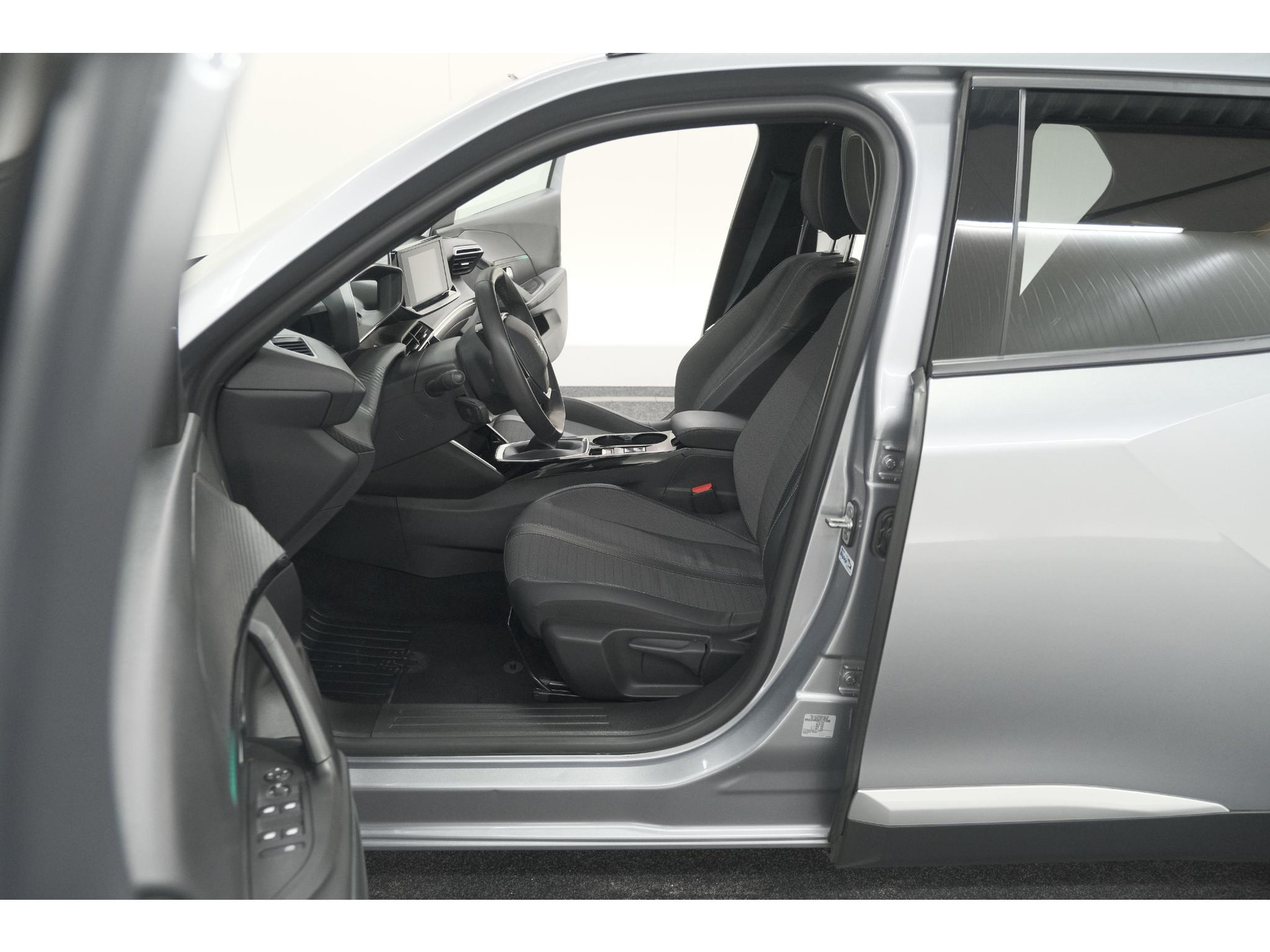Peugeot 2008 PureTech 130 Allure Pack | Camera | Adaptieve Cruise Control | Apple Carplay | Stoelverwarming