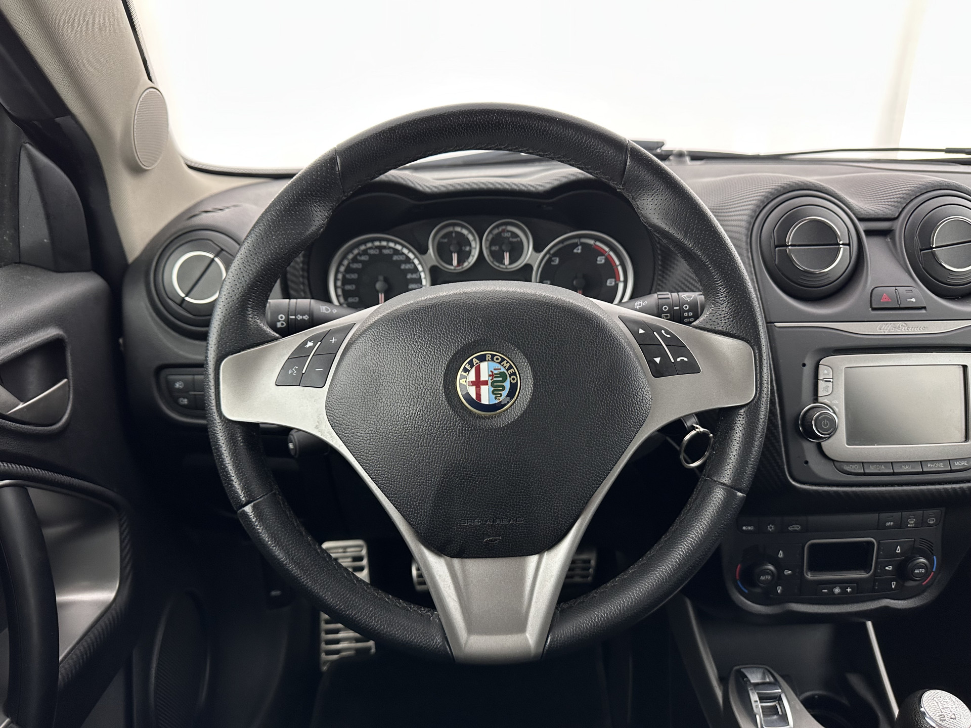 Alfa Romeo MiTo 1.3 JTDM ECO JUNIOR *LEATHER | NAVI-FULLMAP | SPORTSEATS | ECC | AUDIOSYSTEEM-DIGITAL |  PDC | PRIVACYGLASS | CRUISE*