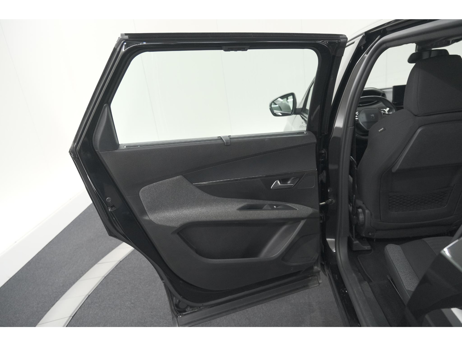 Peugeot 5008 PureTech 130 EAT8 Active Pack Business | 7 Zitplaatsen | Camera | Navigatie | Apple Carplay | Parkeersensoren