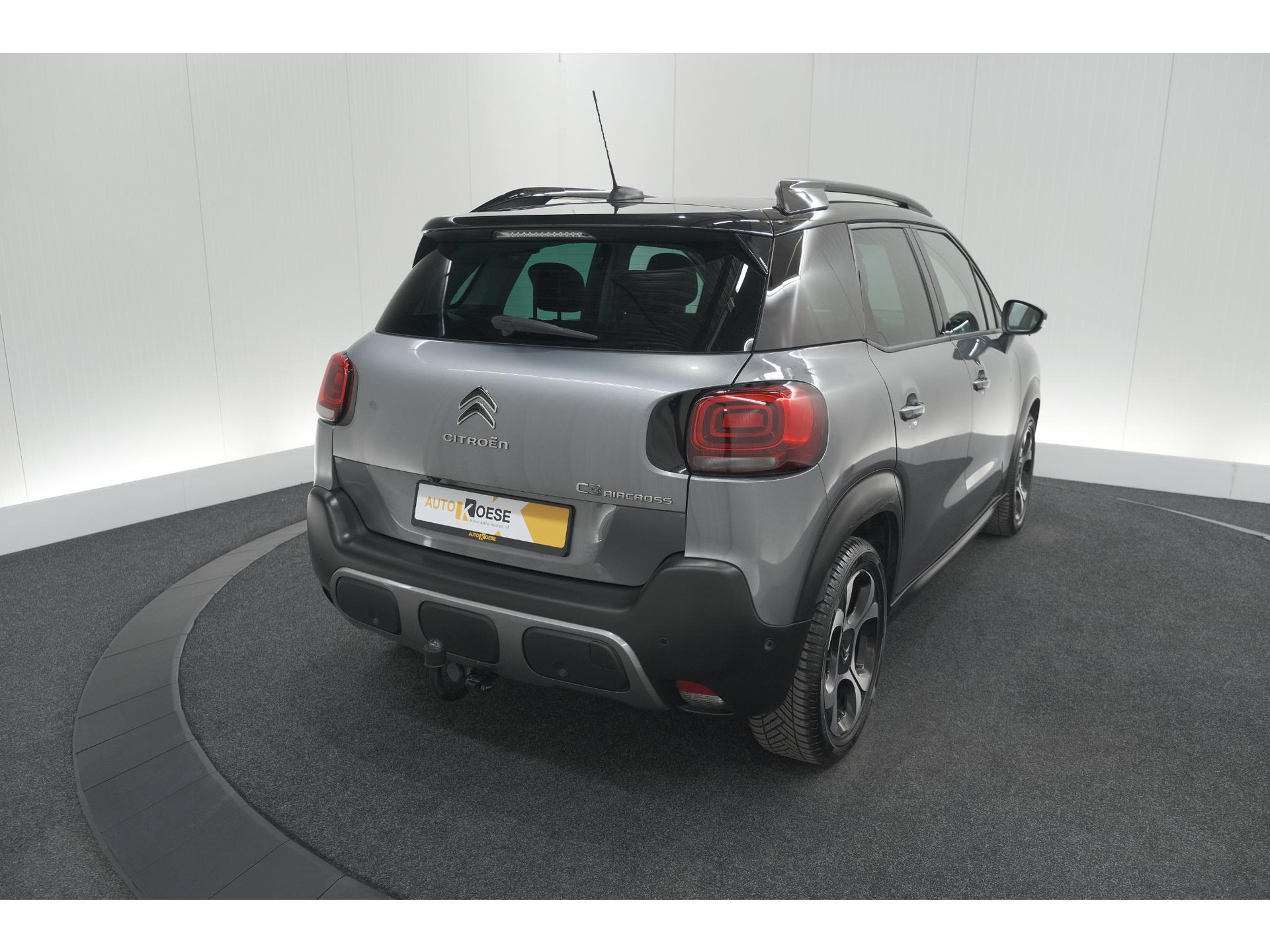 Citroen C3 Aircross PureTech 110 EAT6 Shine | Trekhaak | Panoramadak | Head-Up Display | Camera | Navigatie