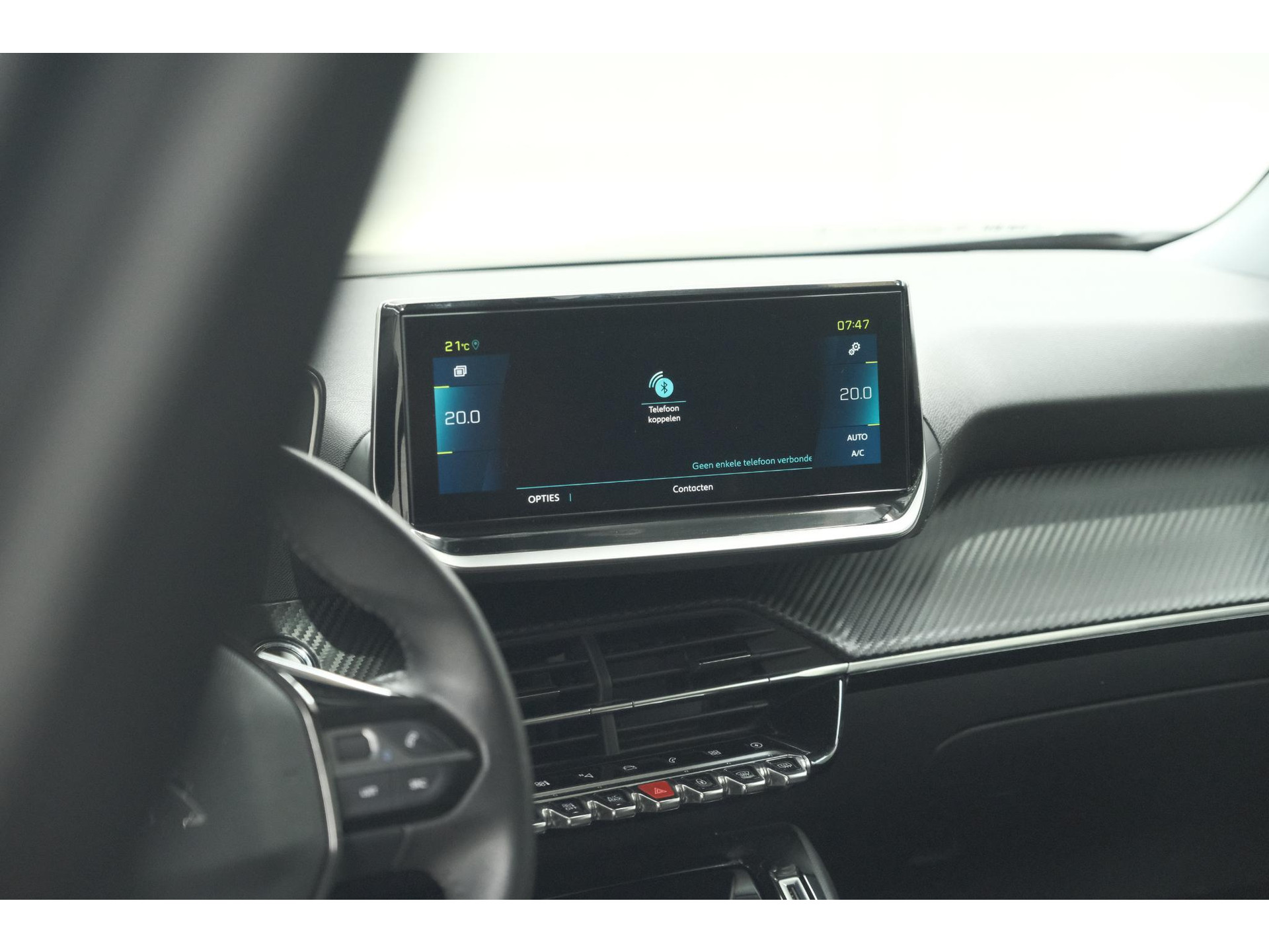 Peugeot e-2008 EV Allure Pack 50 kWh | 3 Fase Laadfunctie | Camera | Navigatie | Parkeersensoren | Apple Carplay