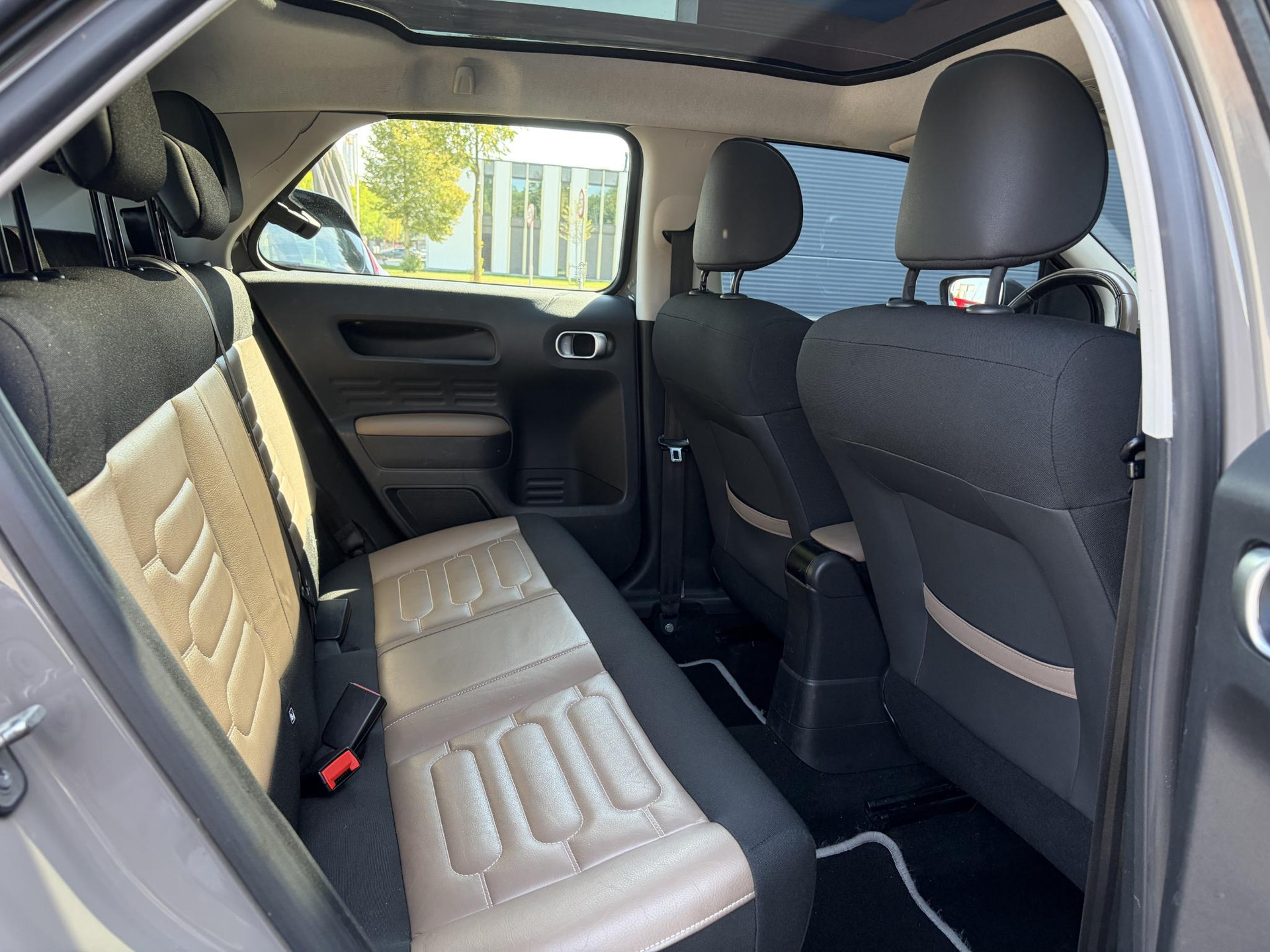 Citroen C4 Cactus 1.2 PureTech Business ✓D-riem vv in 2026✓Pano✓Camera✓Carplay✓110pk✓Stoelverw✓Navi✓Clima✓Cruise✓Pdc✓Halfleder✓N.A.P✓Apk tot 02-2027