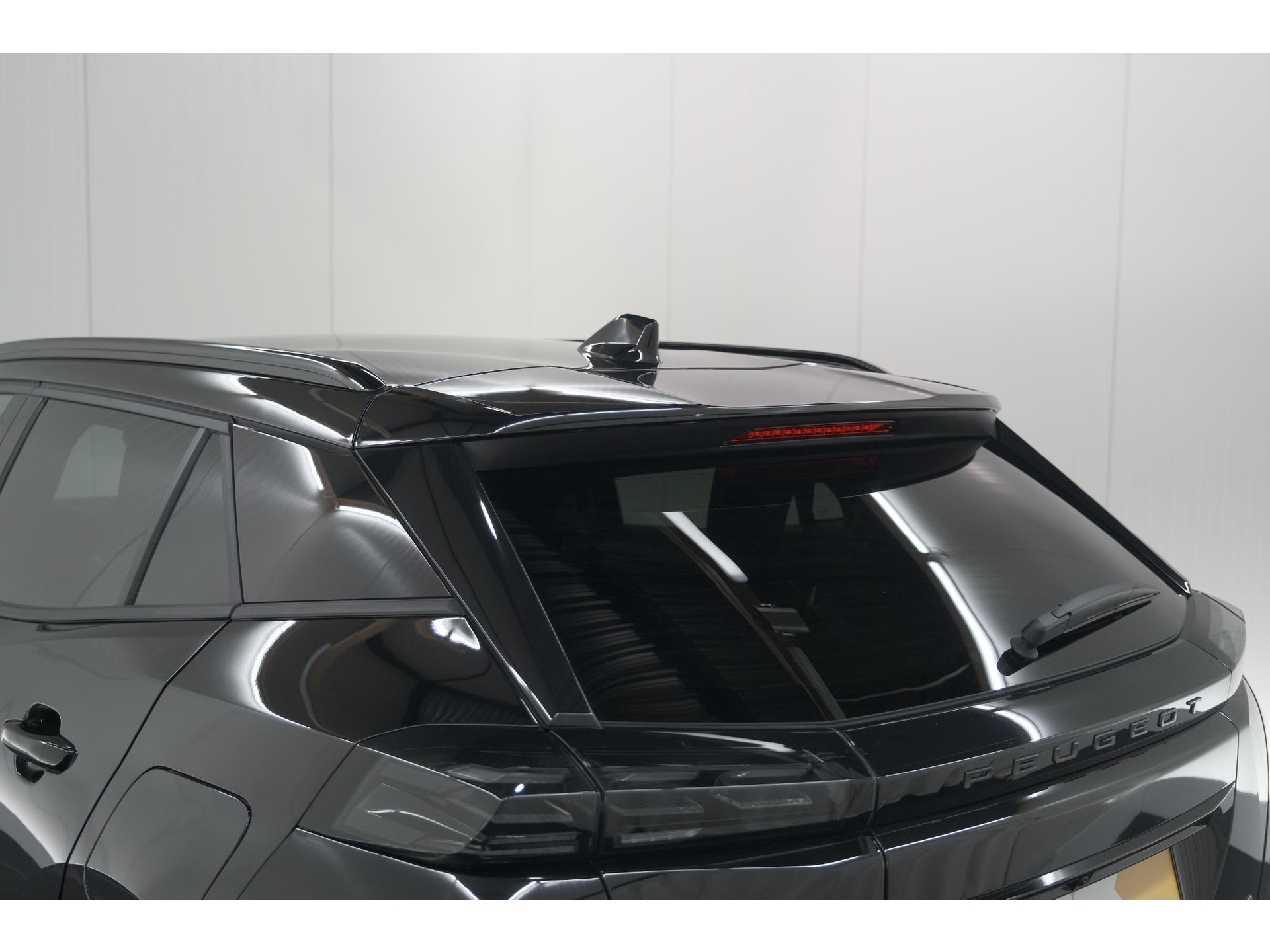 Peugeot 2008 1.2 Hybrid 145 Allure | 360 Camera | Adaptieve Cruise Control | Dodehoekdetectie | Apple Carplay