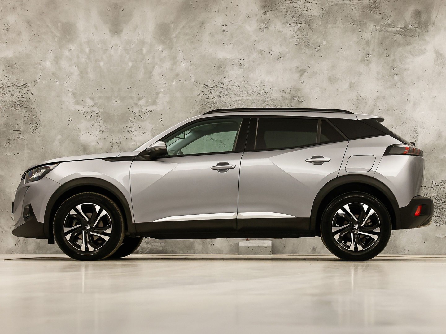 Peugeot 2008 1.2 PureTech Allure Sport Automaat VIRTUAL COCKPIT, APPLE CARPLAY, STOELVERWARMING, LEDER, SPORTSTOELEN, GETINT GLAS, ADAPTIVE CRUISE, NIEUWSTAAT)