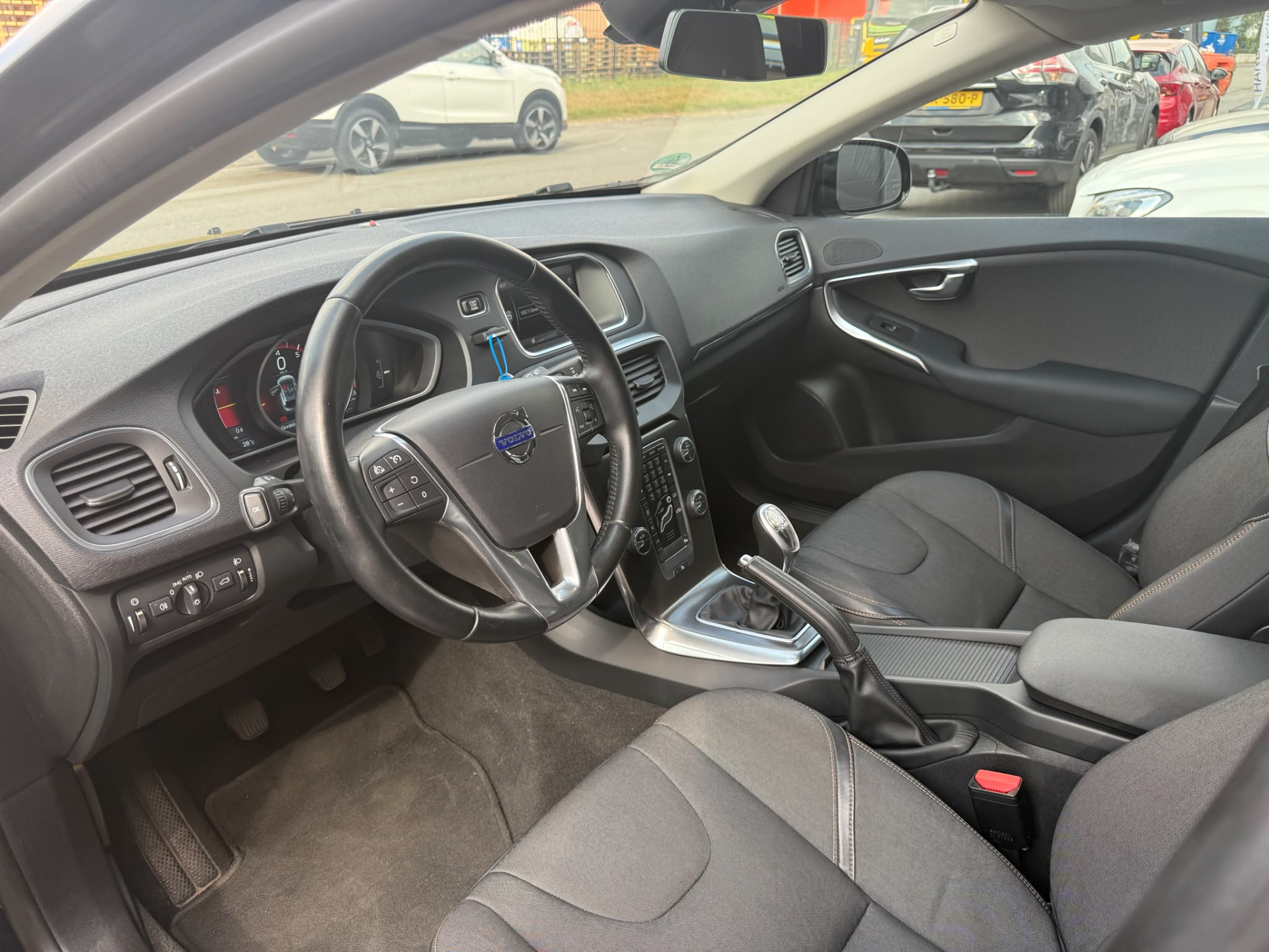 Volvo V40 Cross Country 1.6 T4 Momentum | 2E EIGENAAR | 3/6 OF 12 MND GARANTIE | NAVI | CRUISE |TREKHAAK | DEALER ONDERHOUDEN |