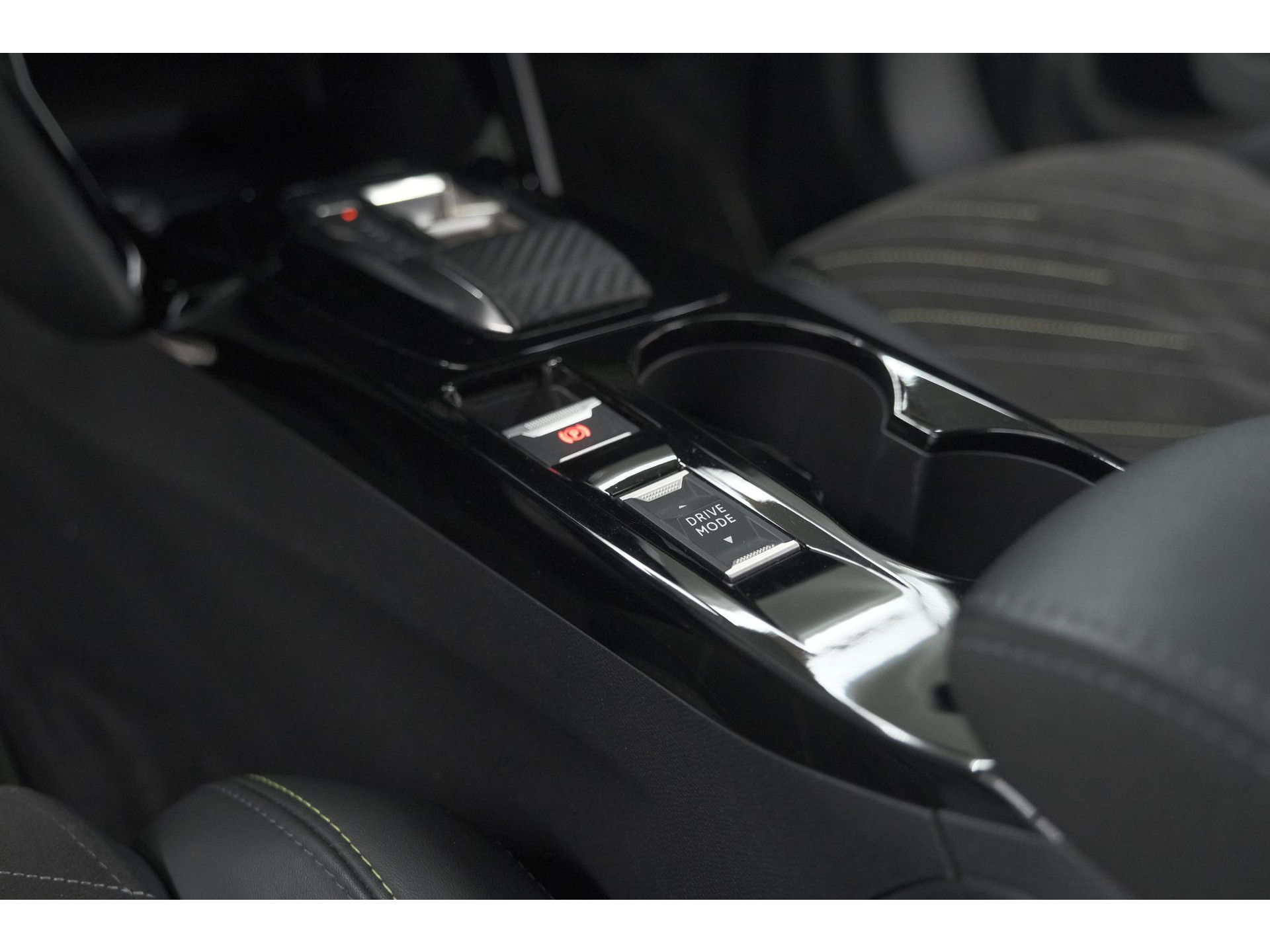 Peugeot 2008 PureTech 130 EAT8 GT | 360 Camera | Stoelmassage | Adaptieve Cruise Control | Dodehoekdetectie