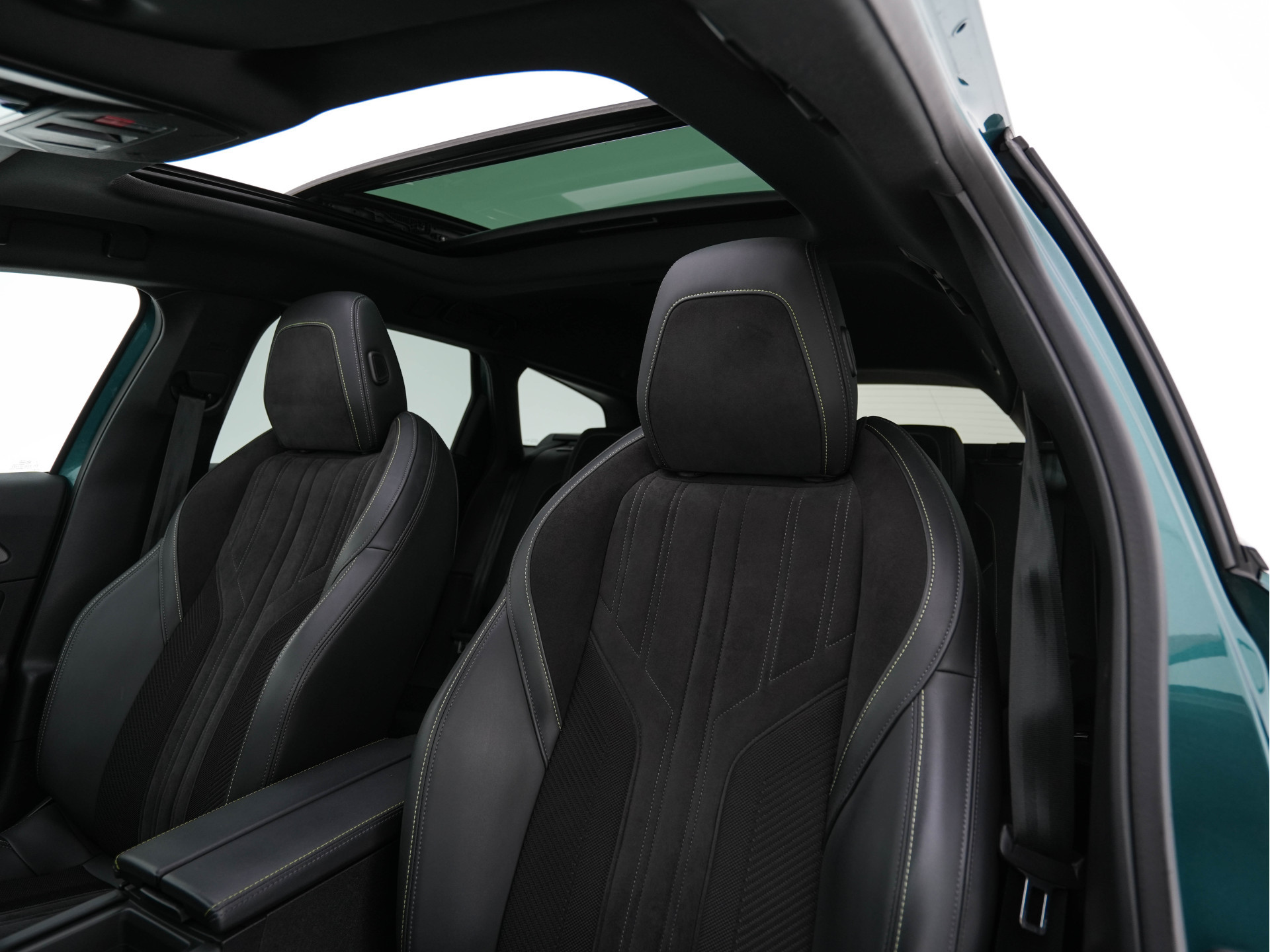 Peugeot 308 SW 1.6 HYbrid 180 GT-Sport-Pack Business (INCL-BTW) Aut. *PANO | LEATHER-MICROFIBRE | MATRIX-LED | TOPVIEW | MEMORY-PACK | ADAPTIVE-CRUISE | BLINDSPOT | DIGI-COCKPIT | HEATED-SPORTSEATS | KEYLESS | LANE-ASSIST | NAVI-FULLMAP | ...