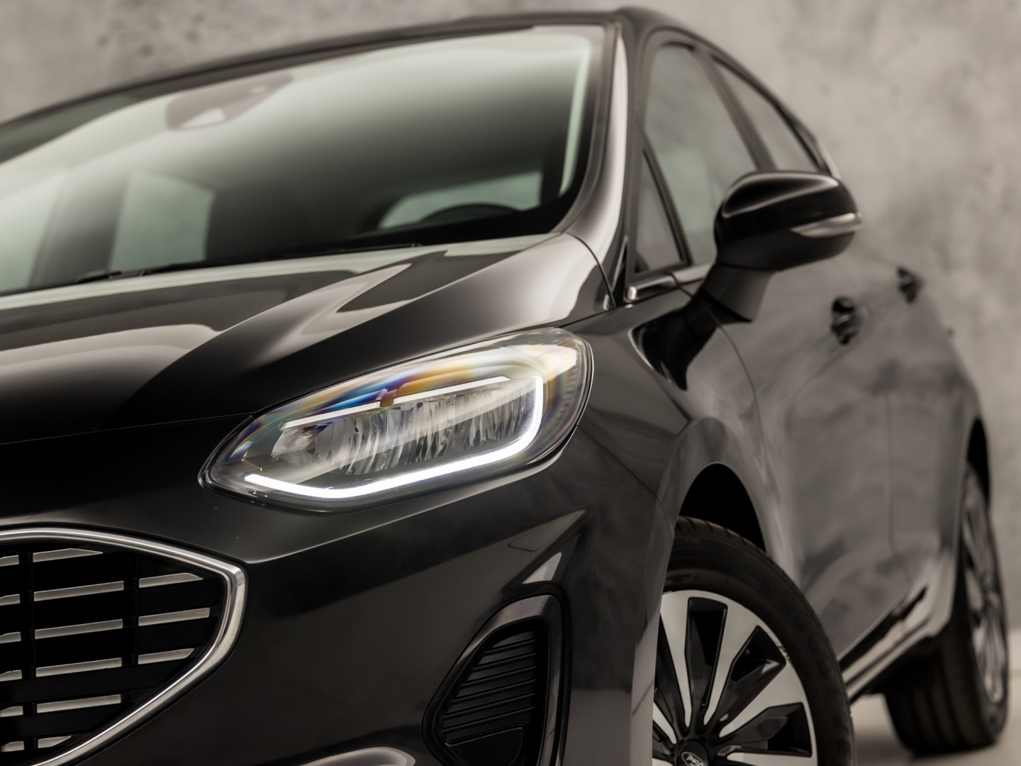 Ford Fiesta 1.0 EcoBoost Hybrid Titanium Sport (APPLE CARPLAY, GROOT NAVI, CLIMATE, GETINT GLAS, PARKEERSENSOREN, SPORTSTOELEN, LM VELGEN, CRUISE, NIEUWSTAAT)