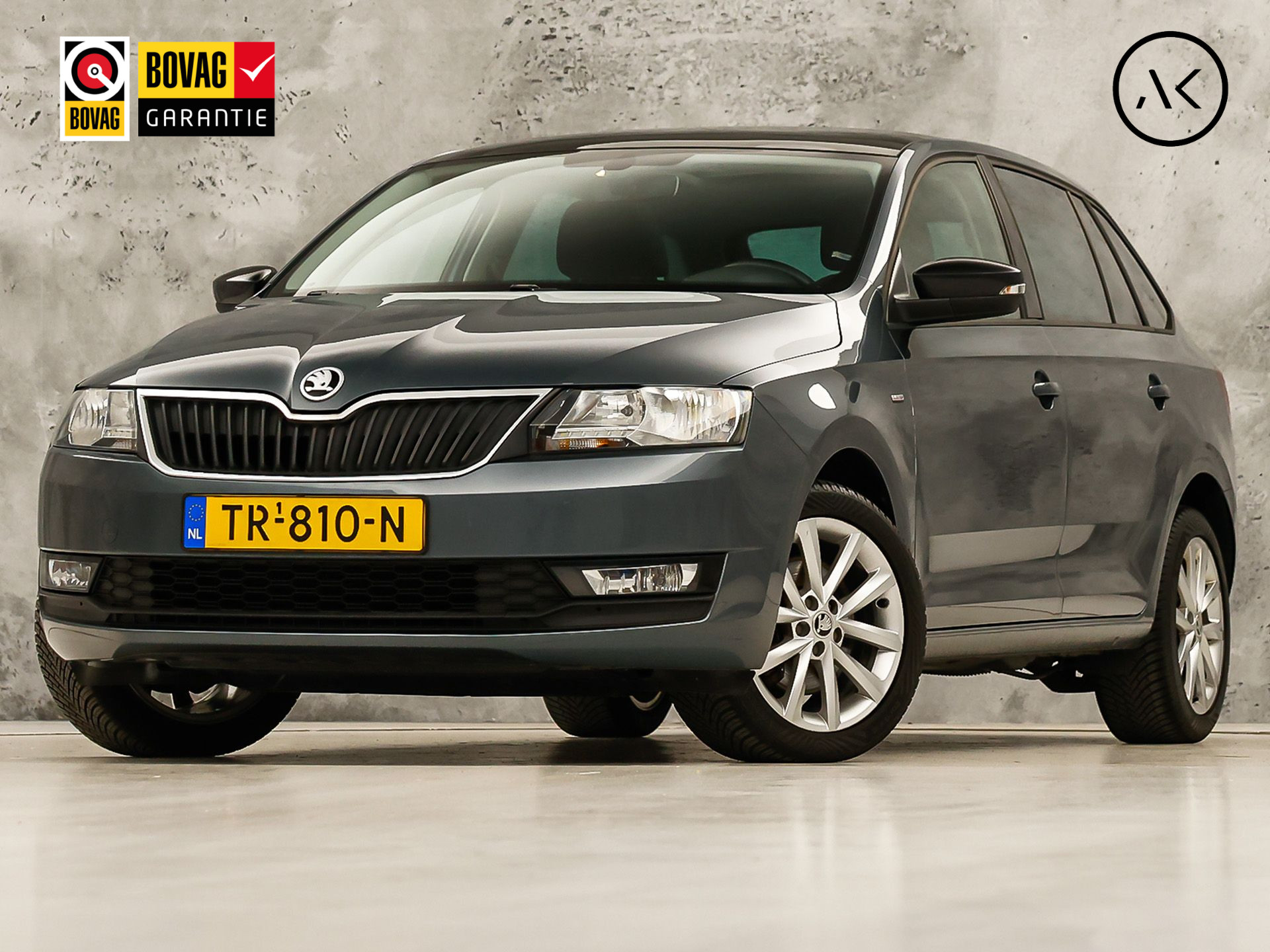 Škoda Rapid Spaceback 1.0 TSI Sport Automaat (PANORAMADAK, NAVIGATIE, CLIMATE, STOELVERWARMING, SPORTSTOELEN, GETINT GLAS, CRUISE, PARKEERSENSOREN, NIEUWSTAAT)