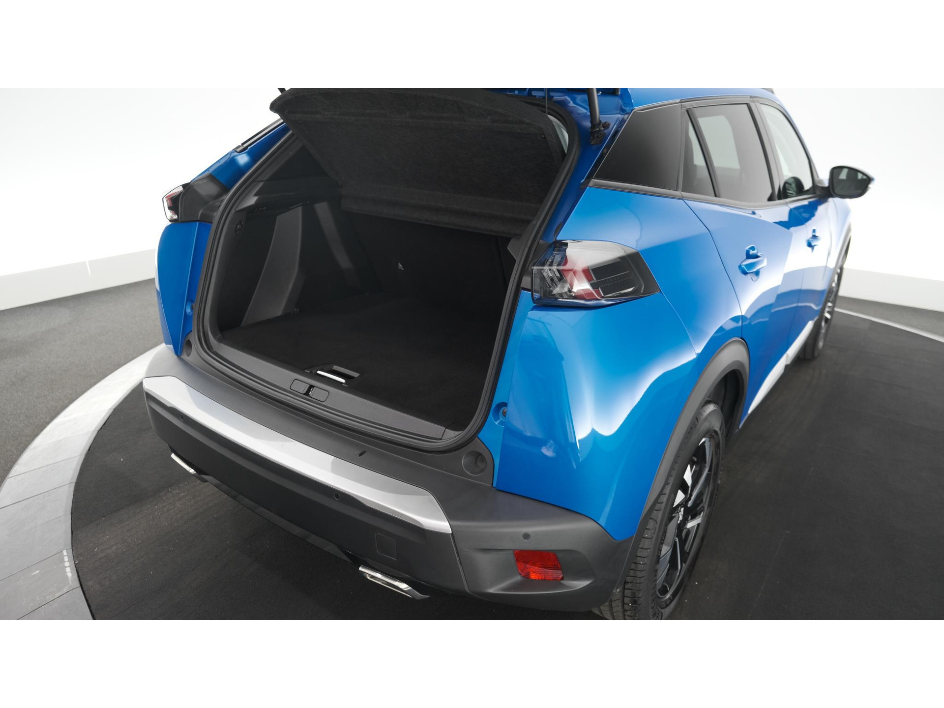 Peugeot 2008 PureTech 130 Allure | Trekhaak | Camera | Apple Carplay | Stoelverwarming | Parkeersensoren