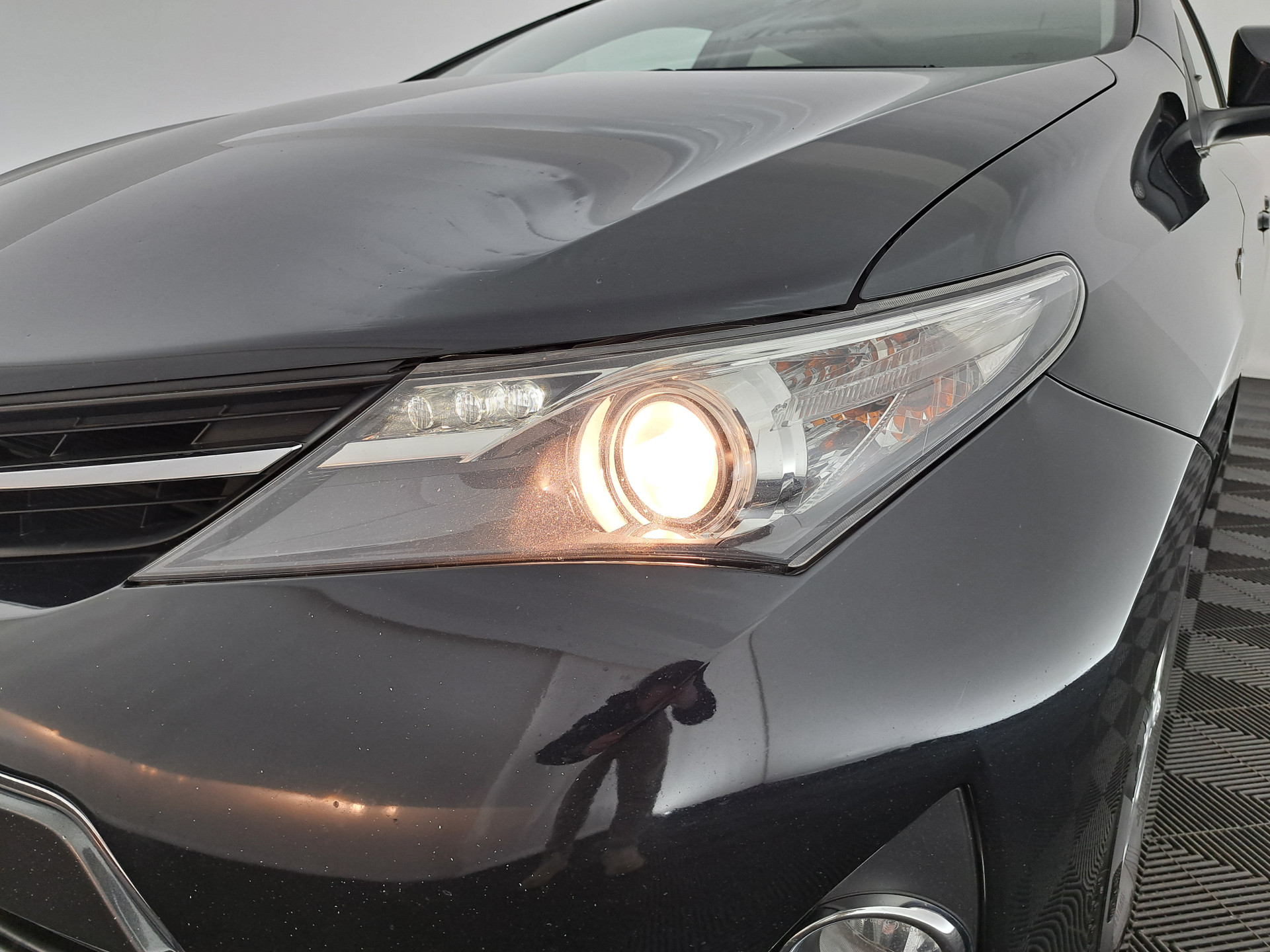 Toyota Auris Touring Sports 1.8 Hybrid Lease Aut. *PANO | NAVI-FULLMAP | KEYLESS | CAMERA | COMFORT-SEATS | ECC | PDC | CRUISE | TOWBAR | 16''ALU*