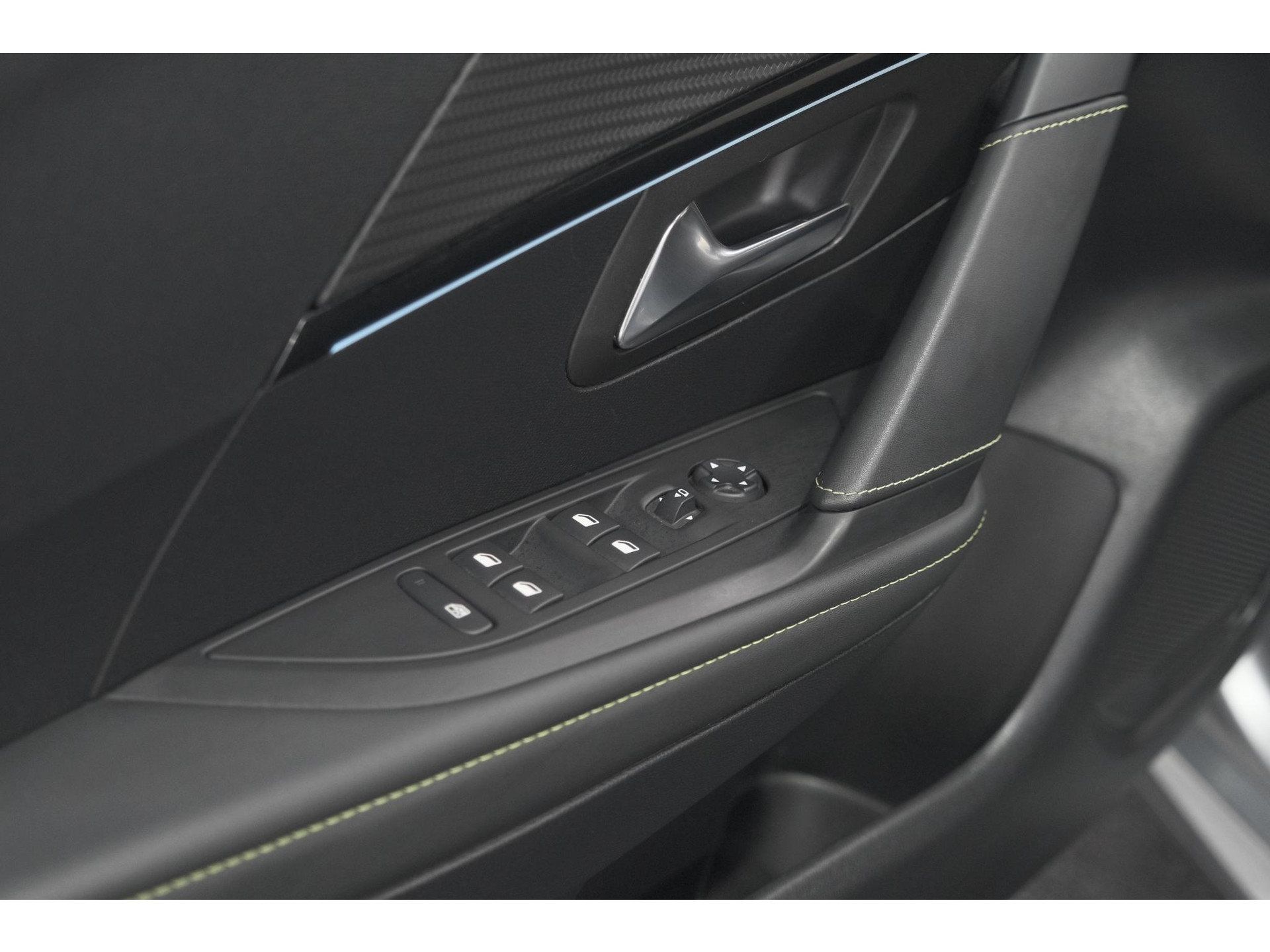 Peugeot 208 PureTech 131 EAT8 GT | Camera | Dodehoekdetectie | Navigatie | Carplay