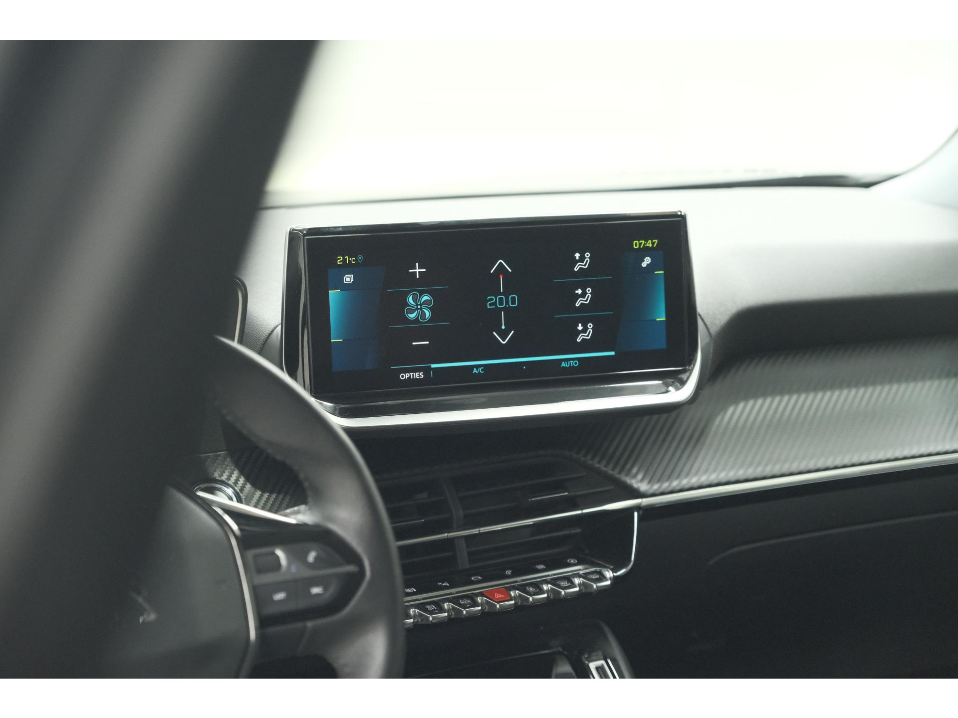 Peugeot e-2008 EV Allure Pack 50 kWh | 3 Fase Laadfunctie | Camera | Navigatie | Parkeersensoren | Apple Carplay