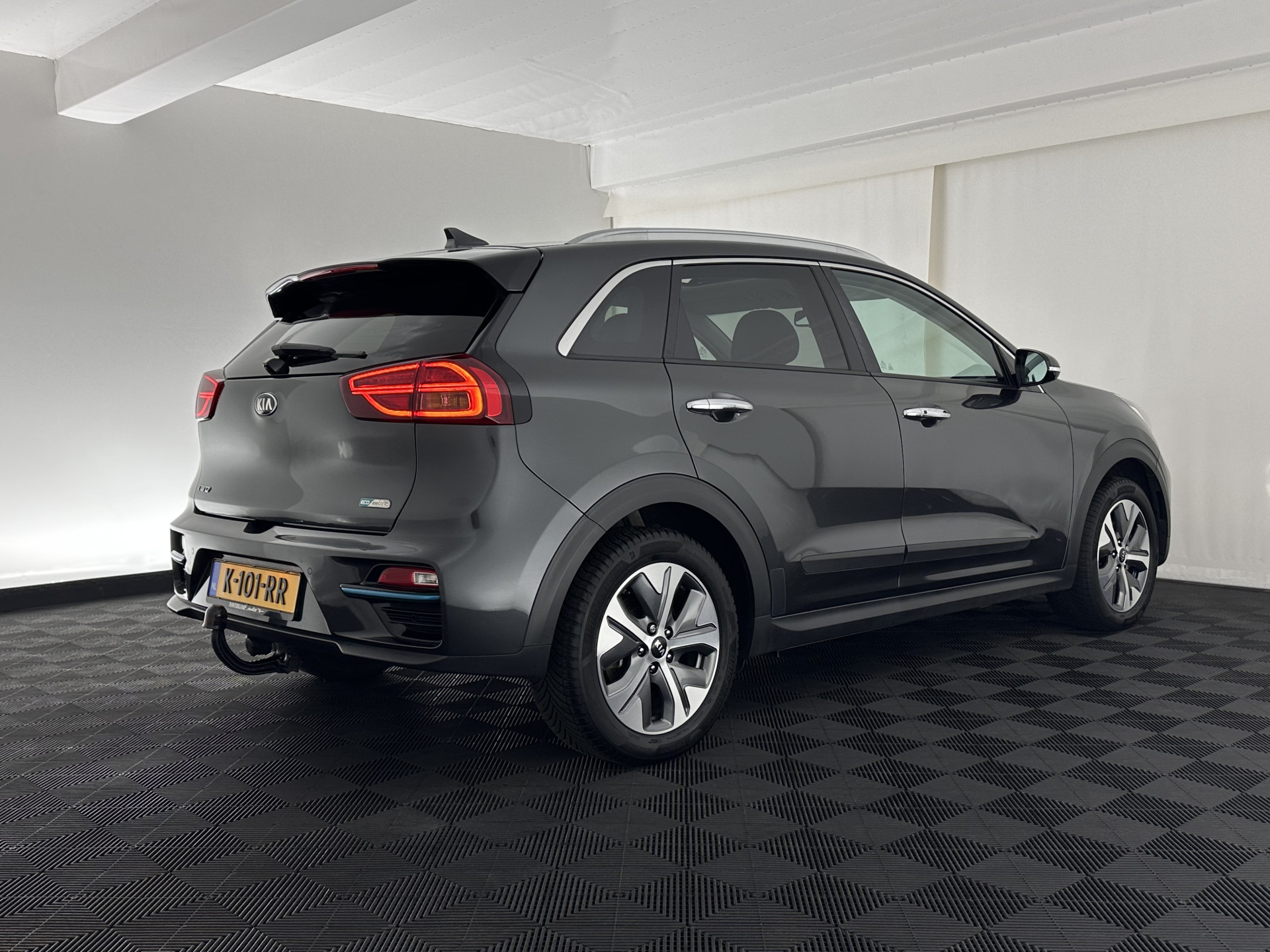 Kia e-Niro ExecutiveLine 64 kWh [ 3-Fase ] Aut. *PANO | LUXURY-LEATHER | JBL-AUDIO | FULL-LED | NAVI-FULLMAP | DAB | ADAPTIVE-CRUISE | CAMERA | MEMORY-PACK | LANE-ASSIST | CCS-FASTLOADER | KEYLESS | DIGI-COCKPIT | TOWBAR | 17"ALU*